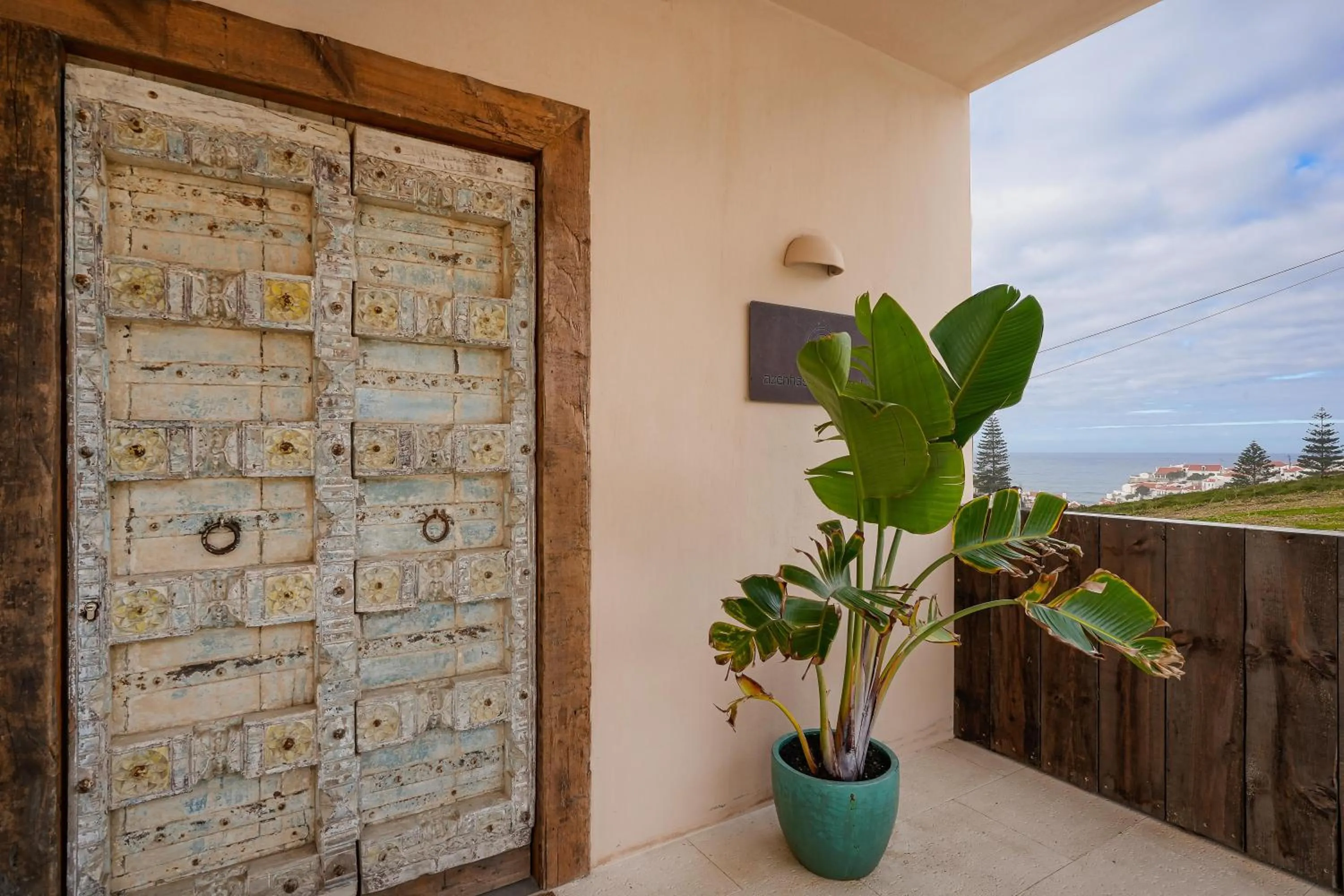 Property building in Azenhas do Mar Valley House