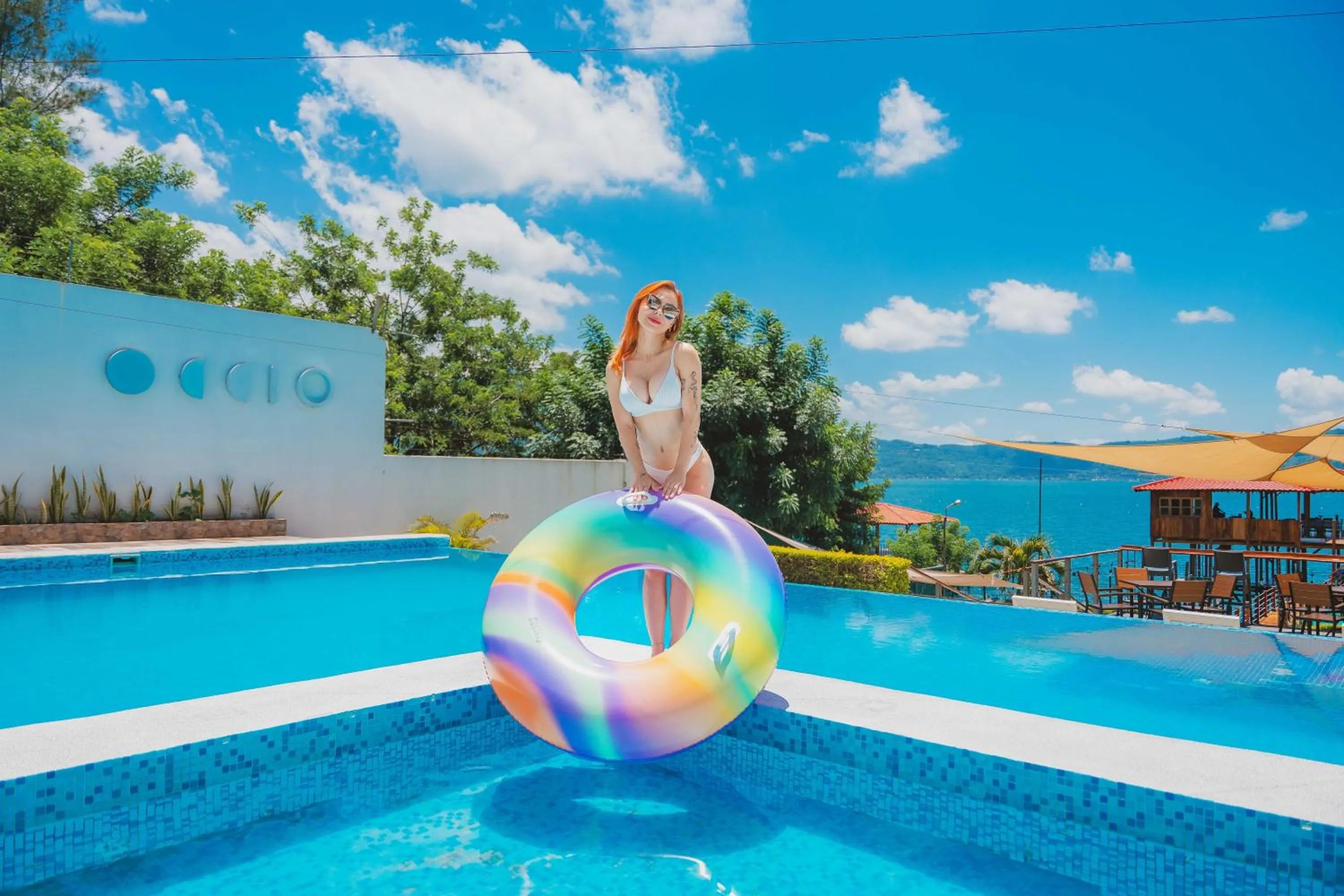 Swimming pool in Equinoccio Hotel