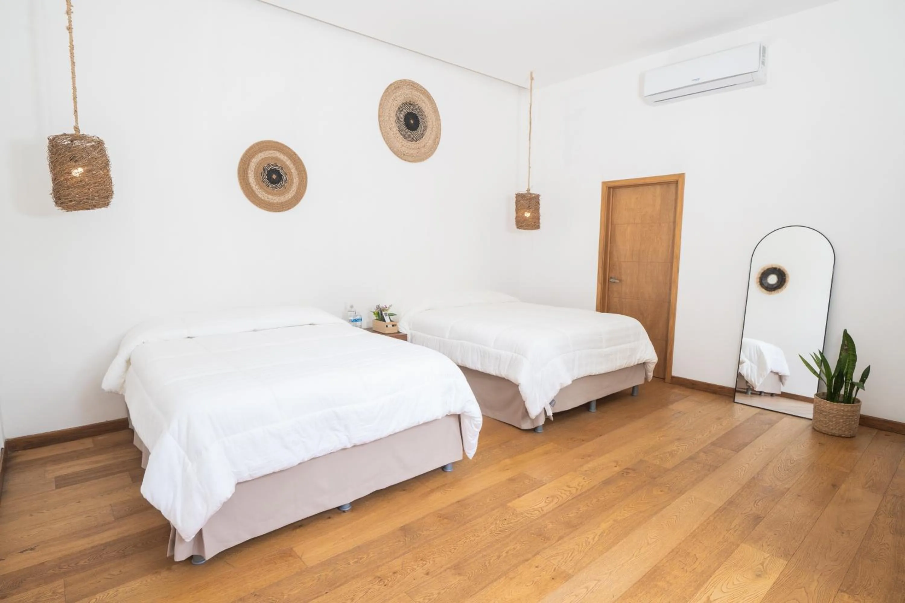 Photo of the whole room, Bed in Equinoccio Hotel