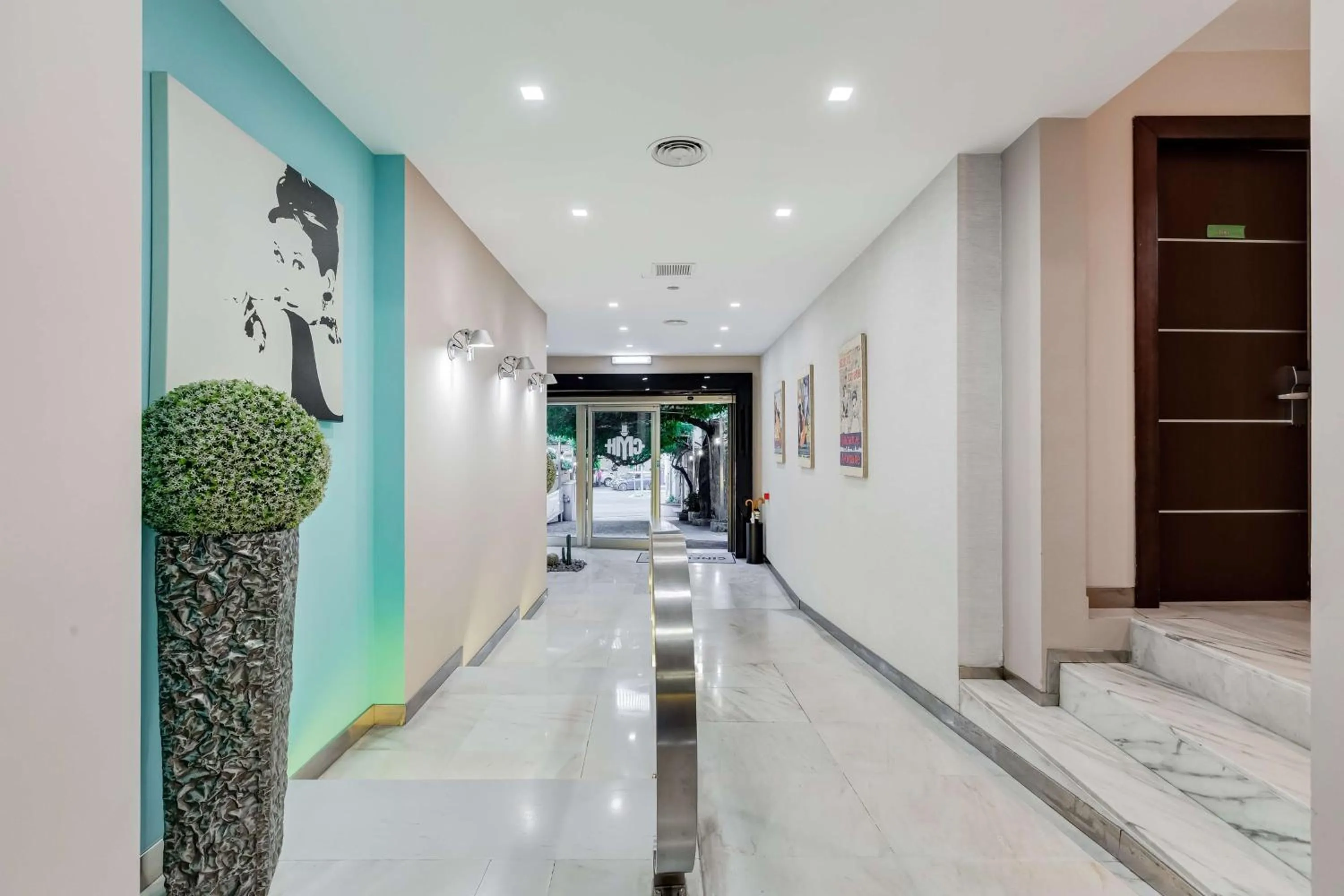 Lobby or reception in Best Western Cinemusic Hotel