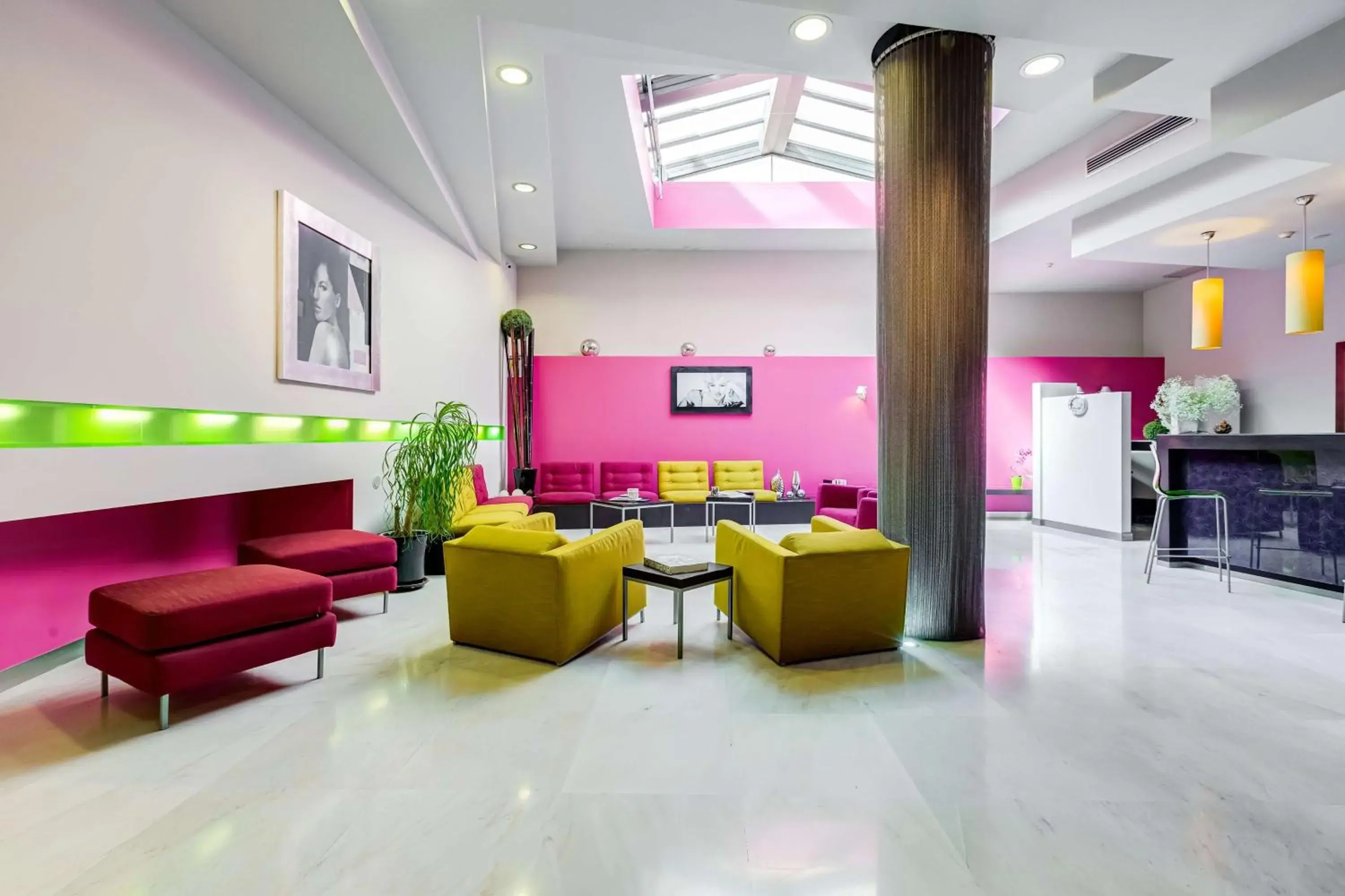 Lounge or bar in Best Western Cinemusic Hotel Lounge or bar in Best Western Cinemusic Hotel