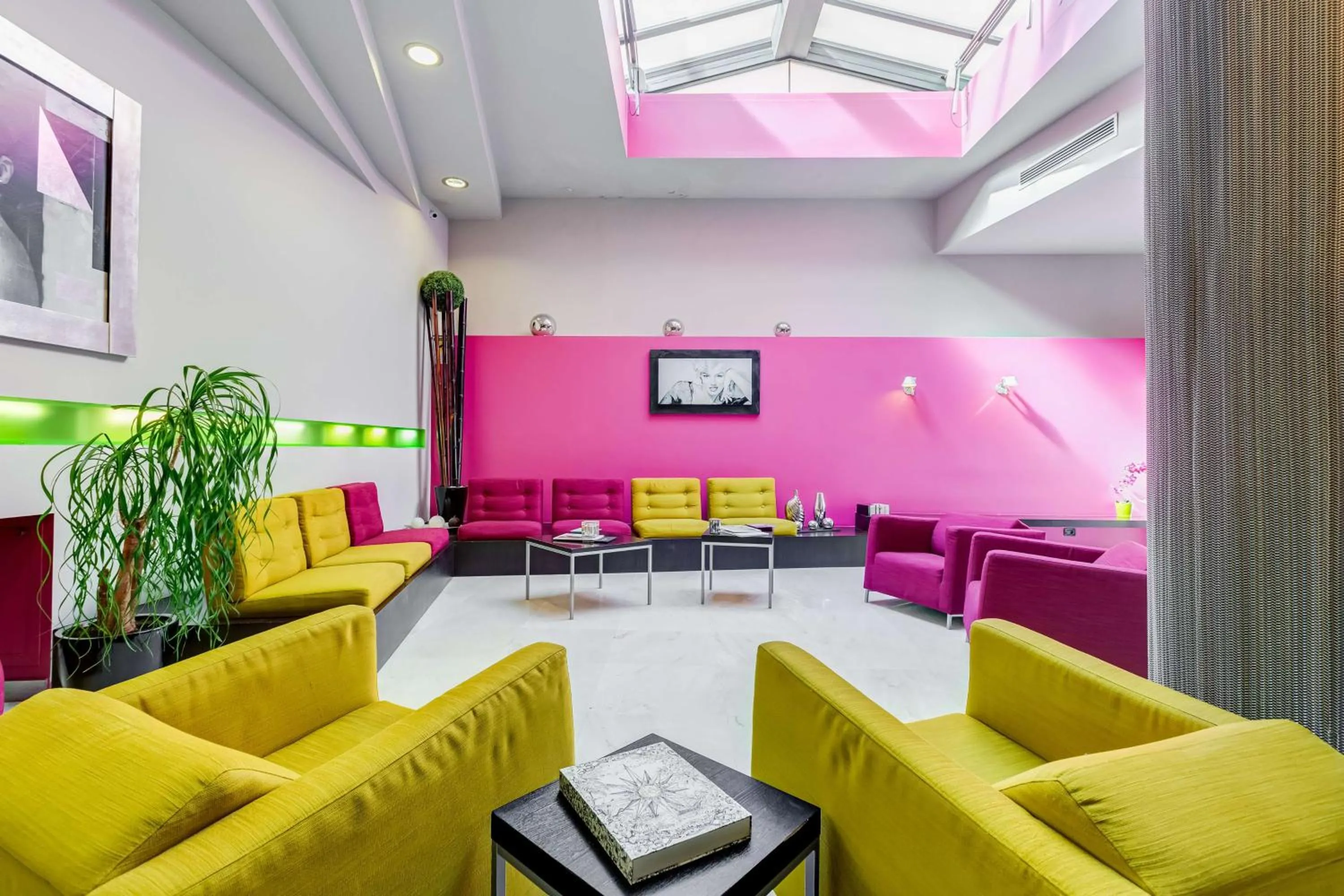 Lobby or reception in Best Western Cinemusic Hotel