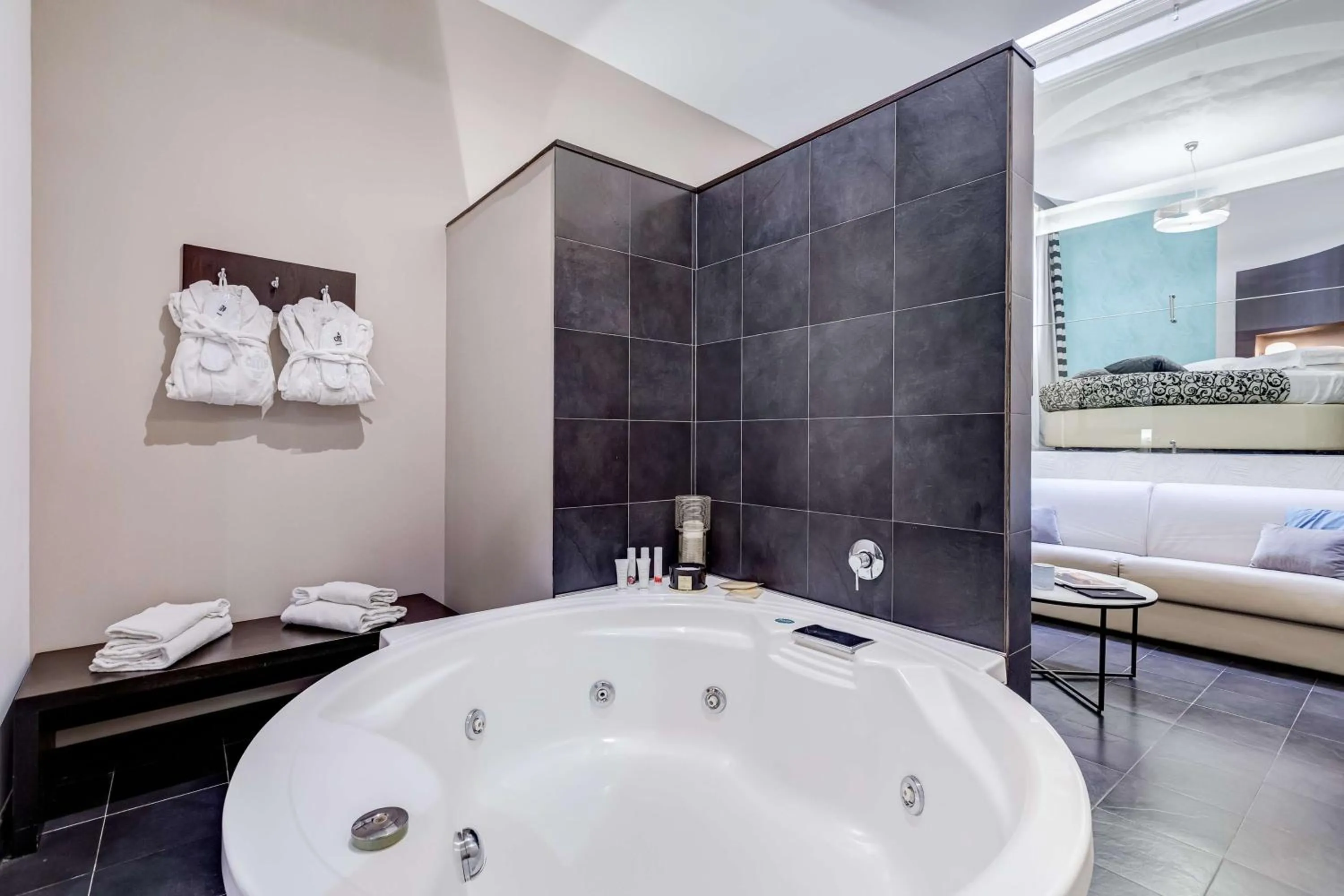 Bathroom, Bed in Best Western Cinemusic Hotel