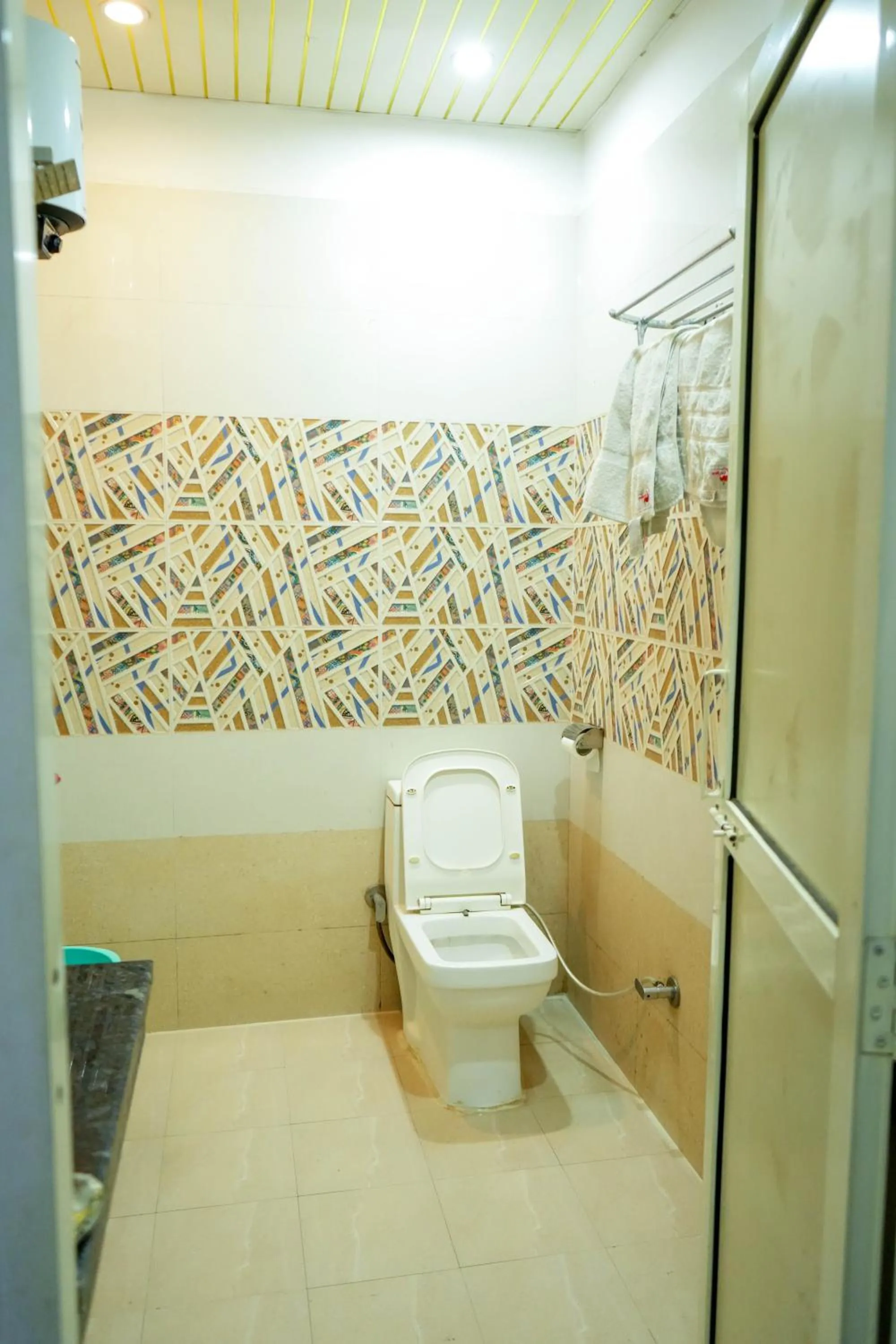Bathroom in Hotel Red Apple Near Railway Station Chandigarh
