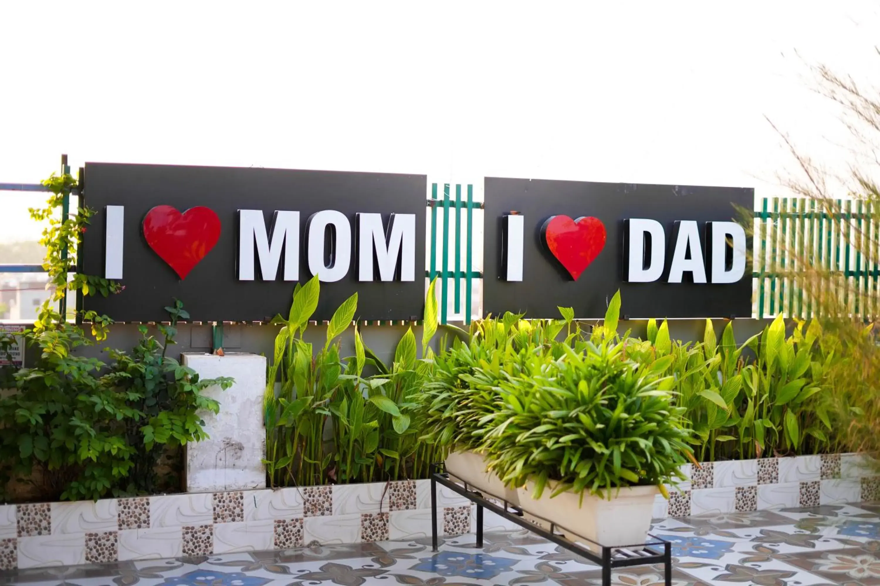 Restaurant/places to eat in Hotel Red Apple Near Railway Station Chandigarh Restaurant/places to eat in Hotel Red Apple Near Railway Station Chandigarh