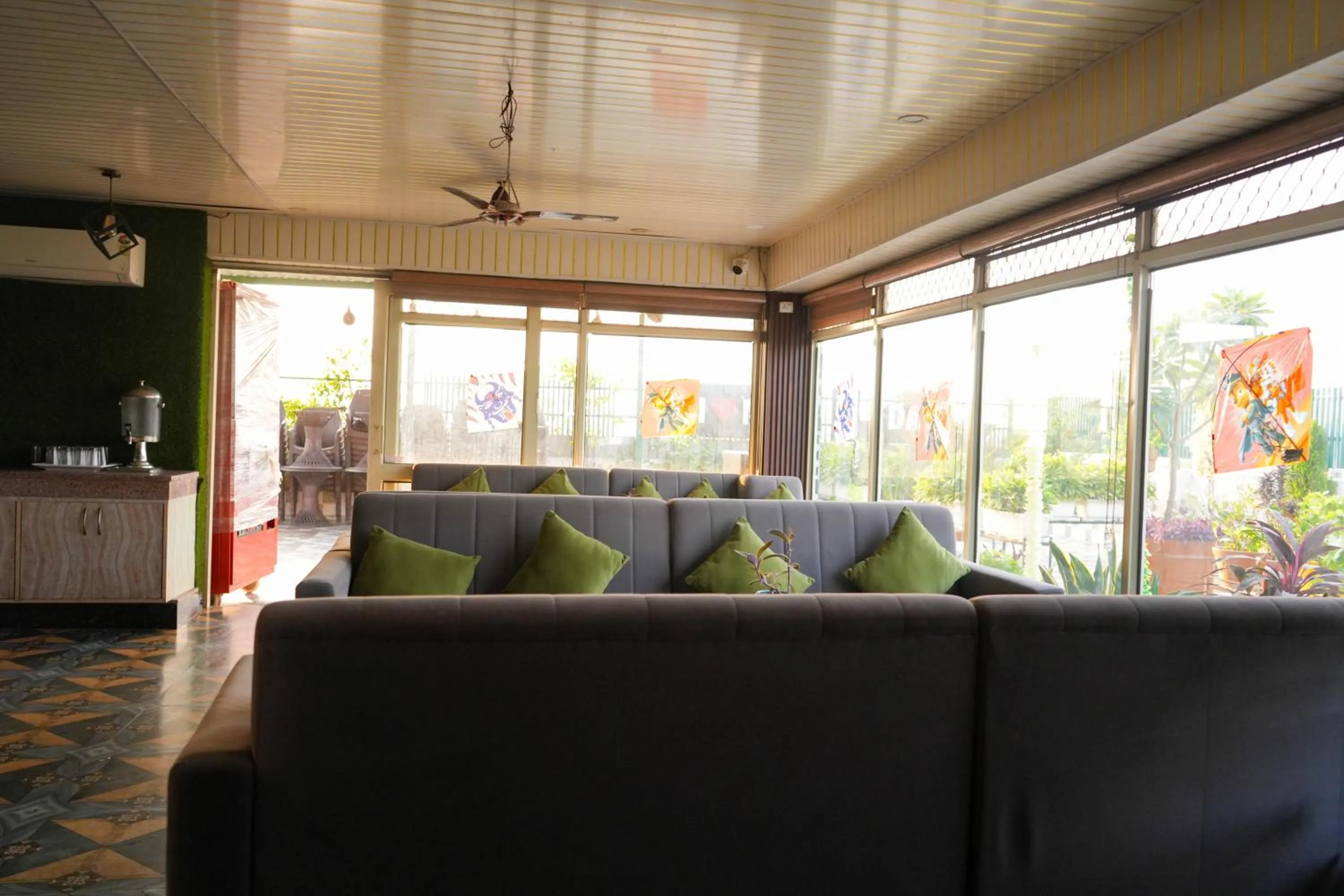 Restaurant/places to eat in Hotel Red Apple Near Railway Station Chandigarh