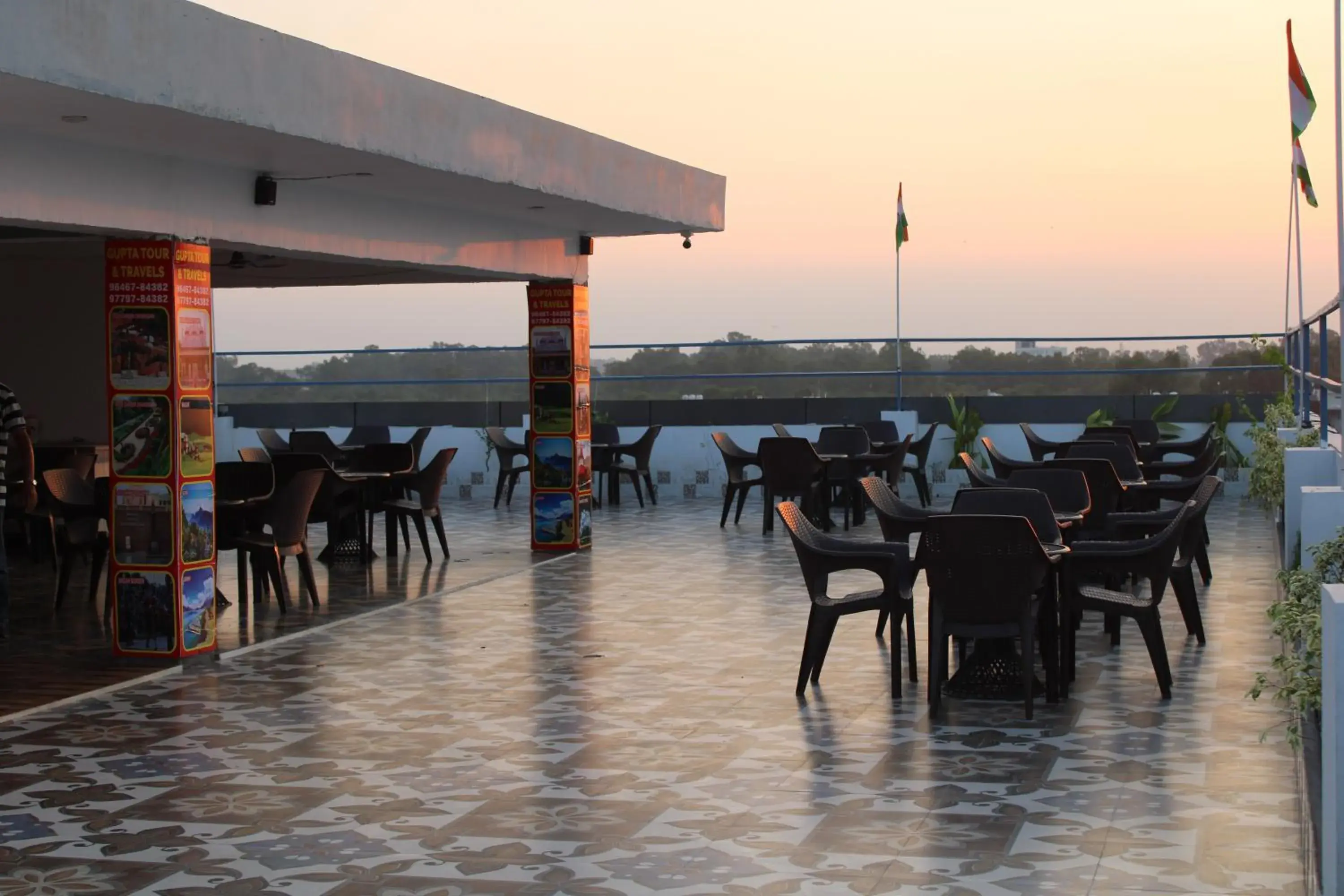 Restaurant/places to eat in Hotel Red Apple Near Railway Station Chandigarh Restaurant/places to eat in Hotel Red Apple Near Railway Station Chandigarh