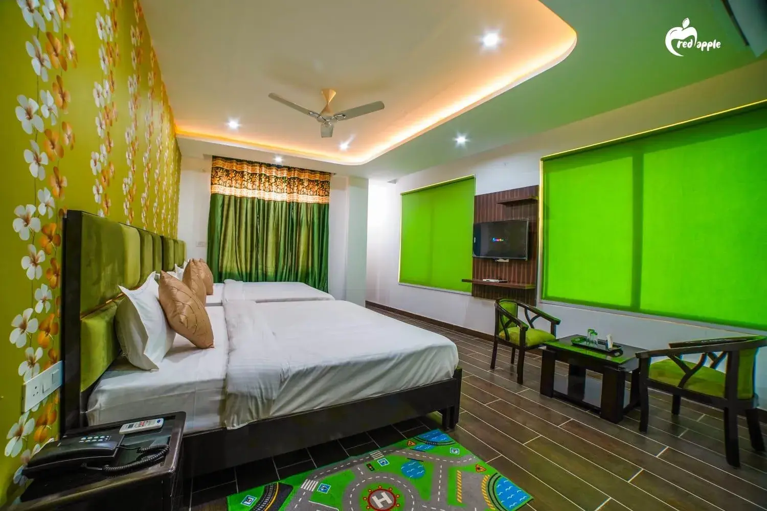 Photo of the whole room, Bed in Hotel Red Apple Near Railway Station Chandigarh Photo of the whole room, Bed in Hotel Red Apple Near Railway Station Chandigarh