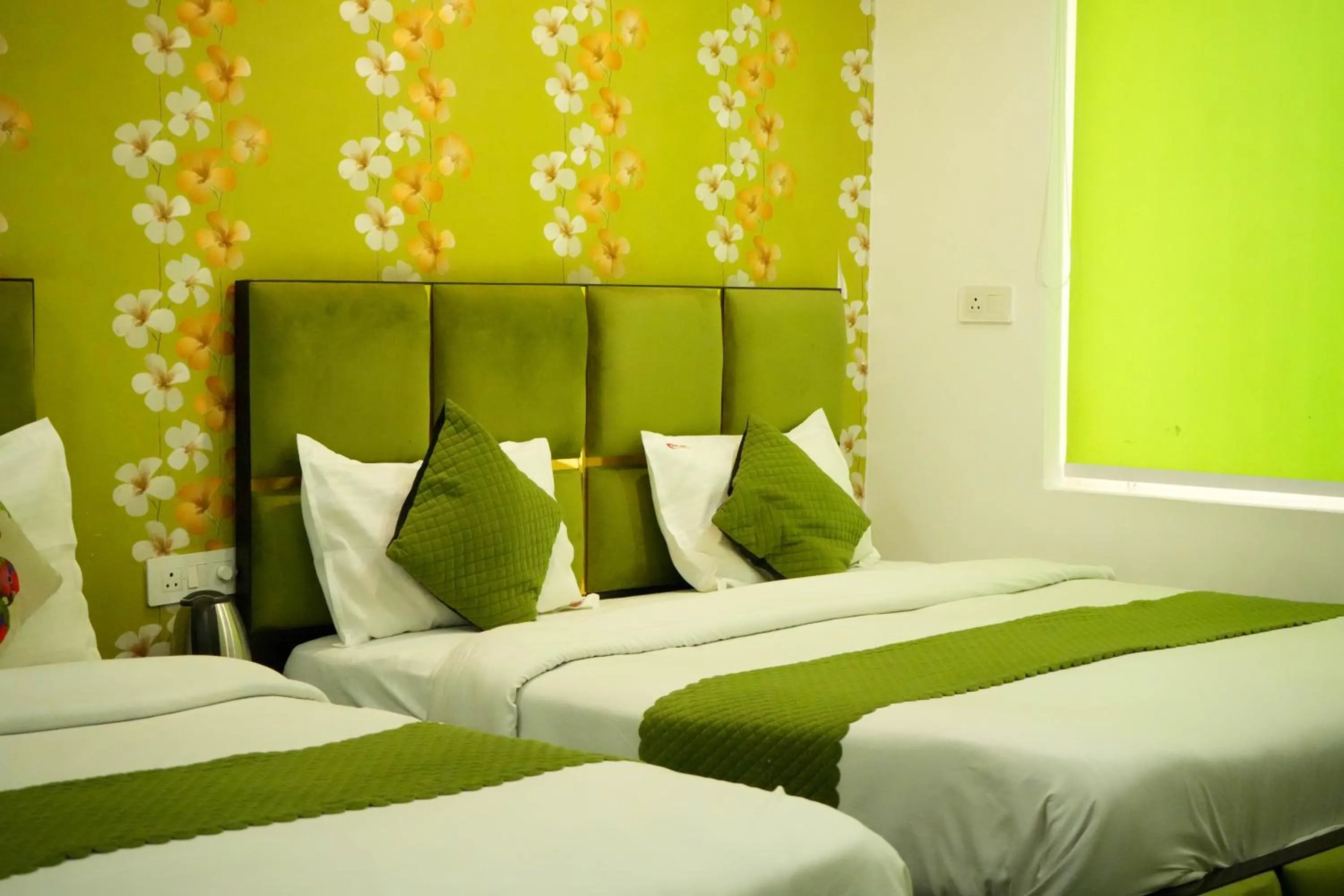 Bedroom, Bed in Hotel Red Apple Near Railway Station Chandigarh