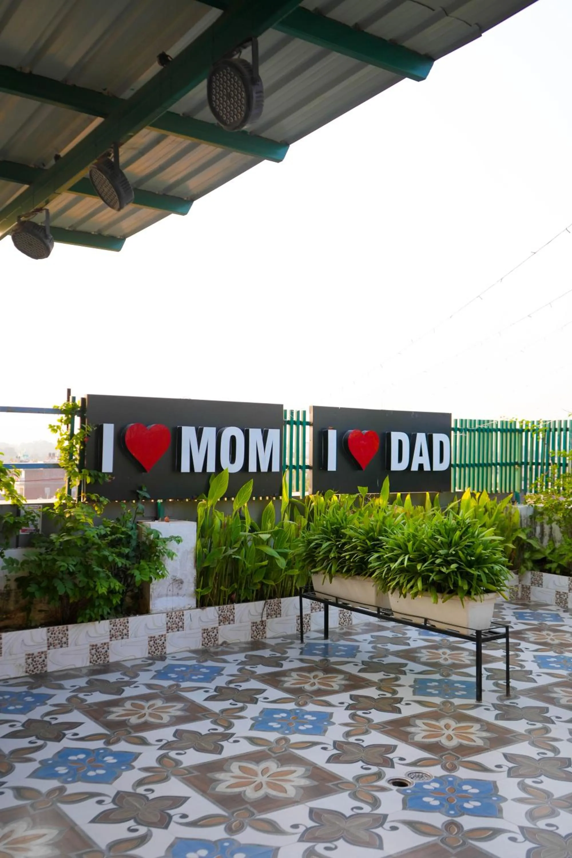 Restaurant/places to eat in Hotel Red Apple Near Railway Station Chandigarh