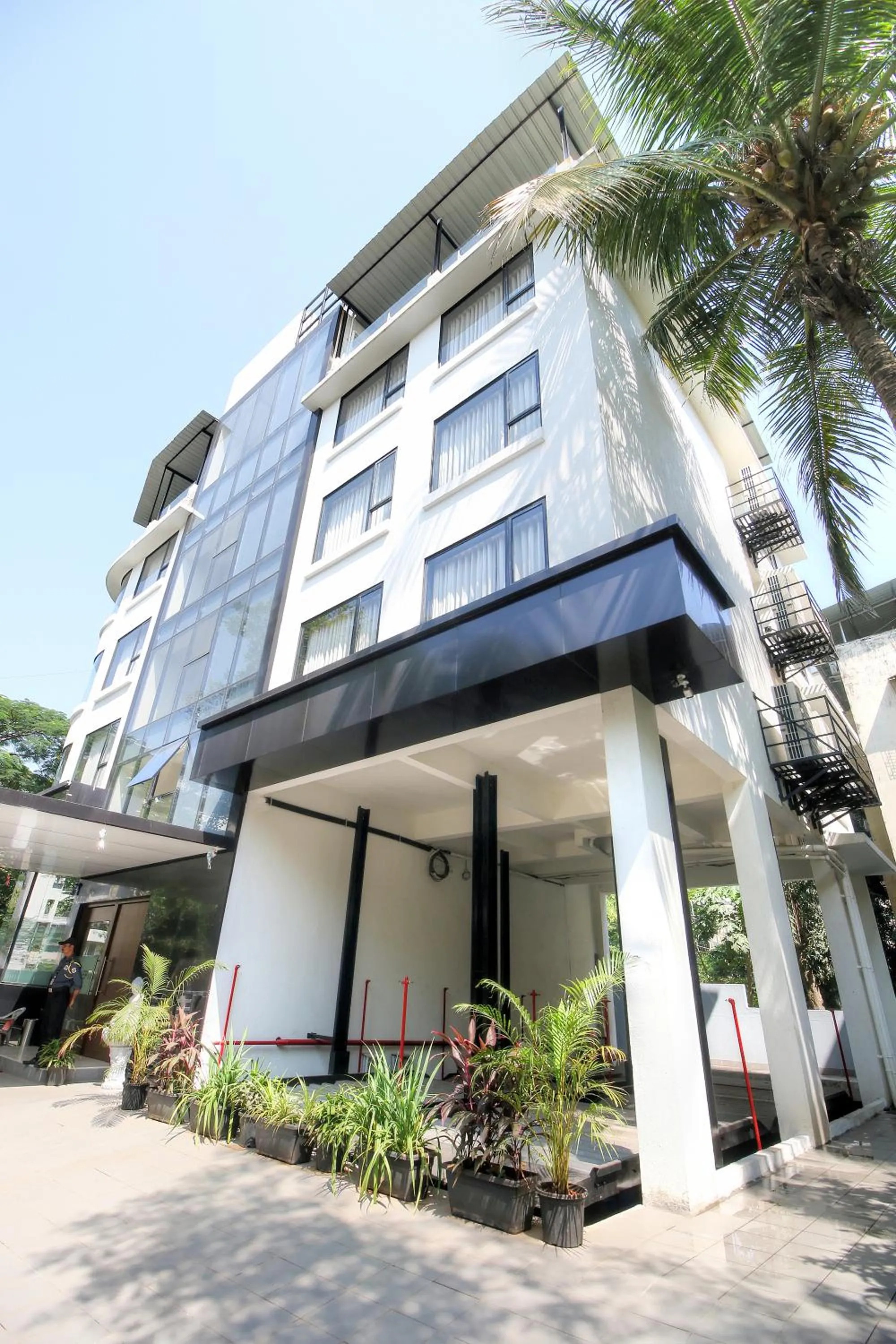 Hotel Mumbai House Ghansoli, Navi Mumbai