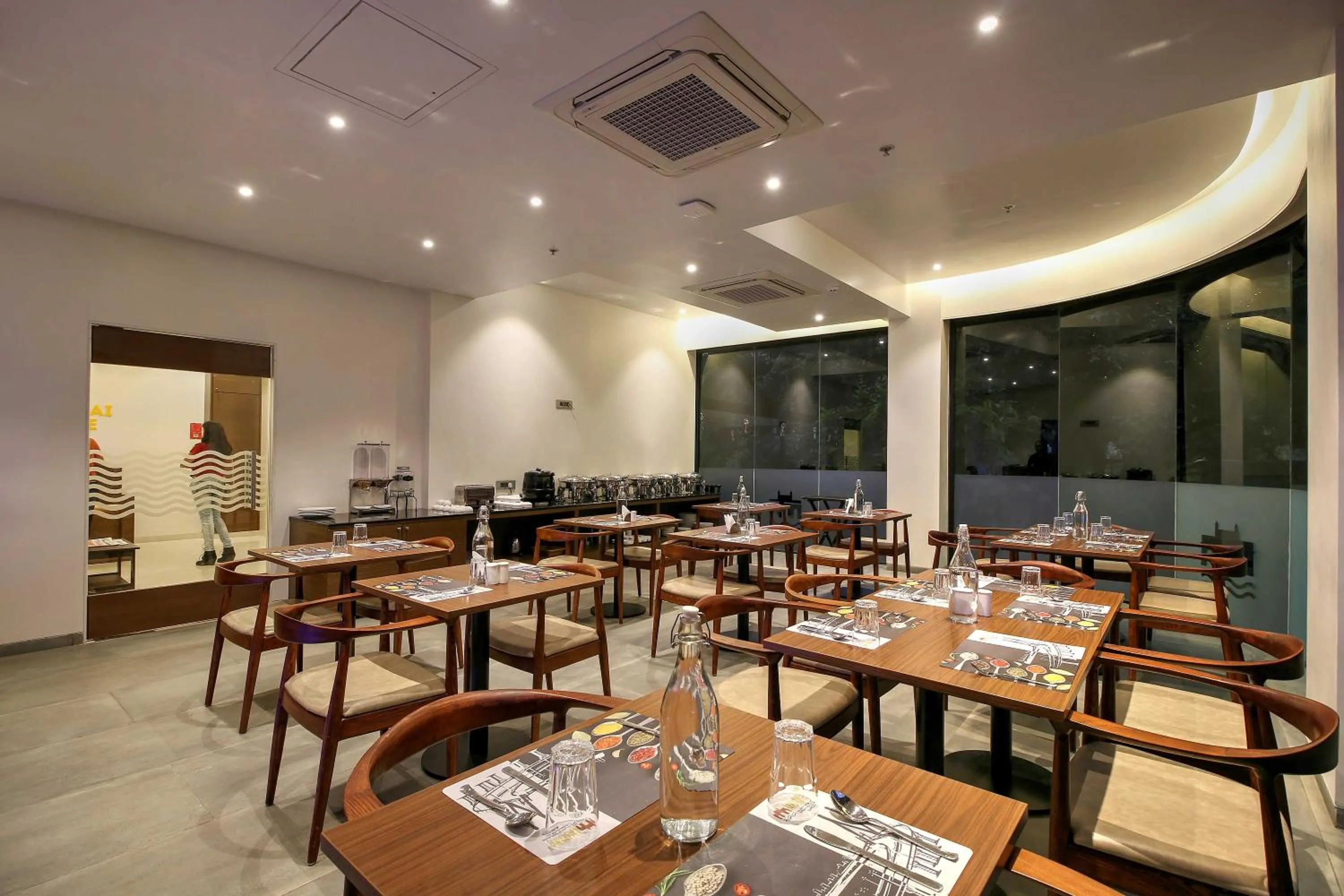Restaurant/places to eat in Hotel Mumbai House Ghansoli, Navi Mumbai
