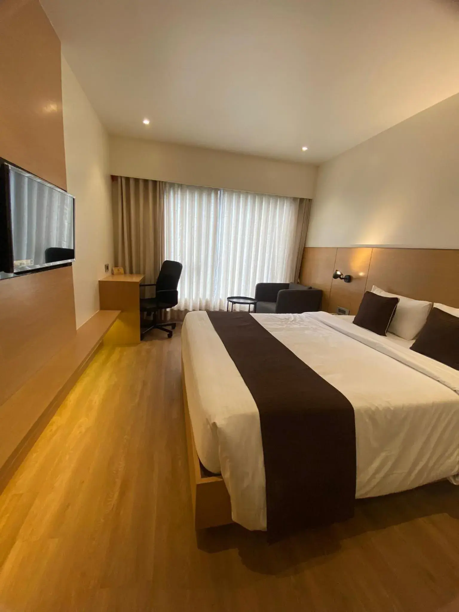 Queen Room - single occupancy in Hotel Mumbai House Ghansoli, Navi Mumbai Queen Room - single occupancy in Hotel Mumbai House Ghansoli, Navi Mumbai