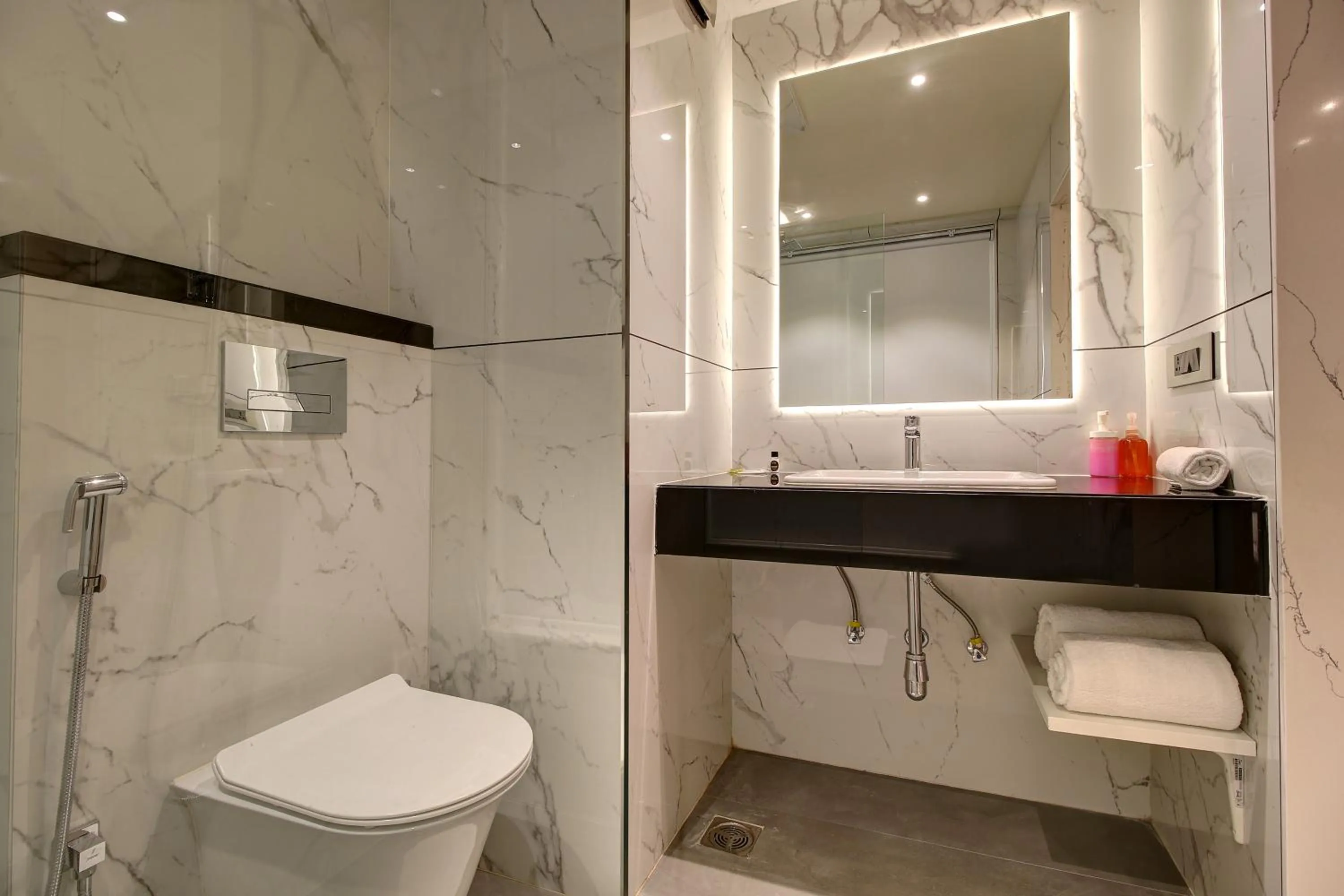 Hotel Mumbai House Ghansoli, Navi Mumbai