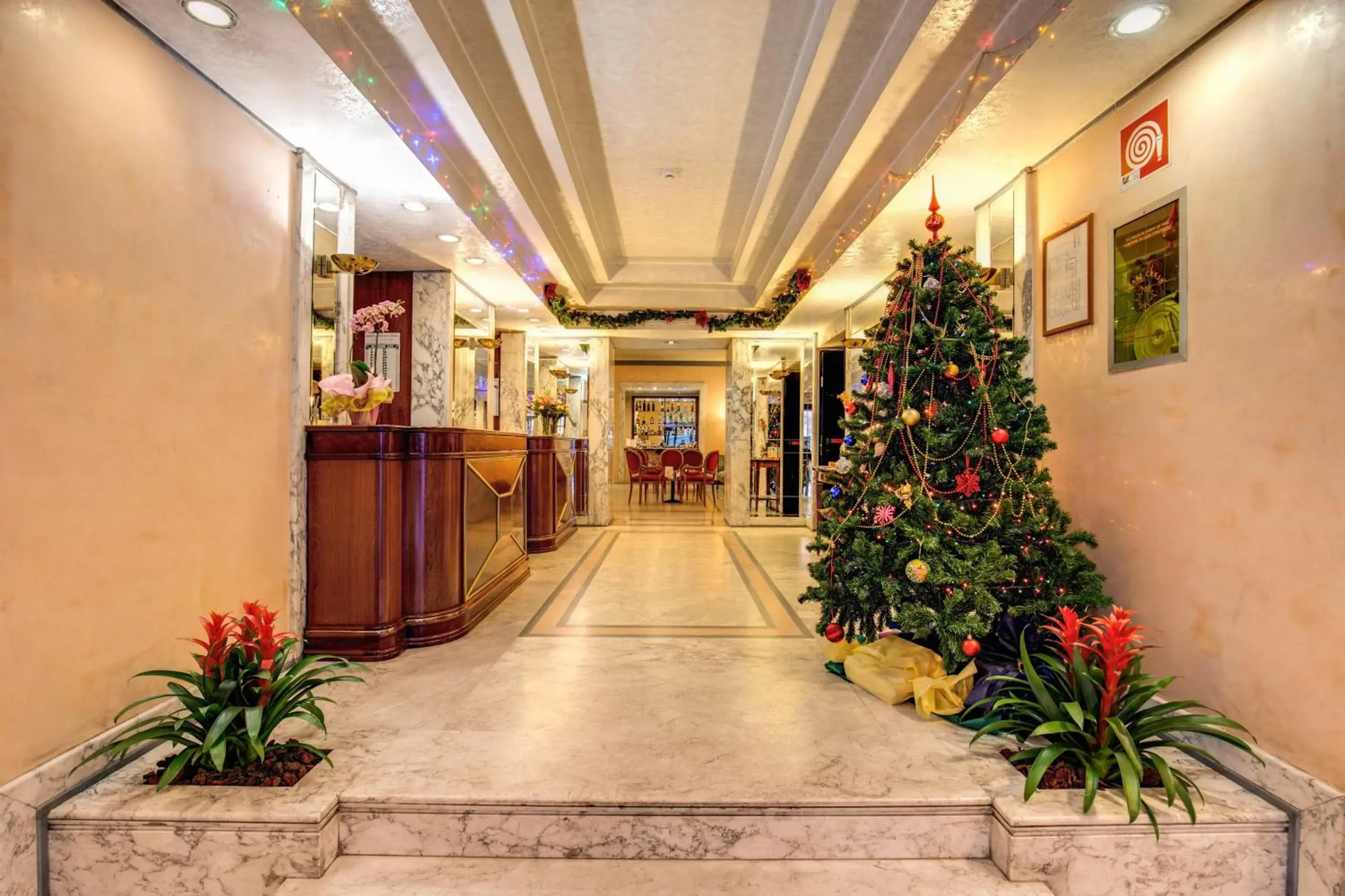 Lobby or reception in Hotel San Remo Lobby or reception in Hotel San Remo