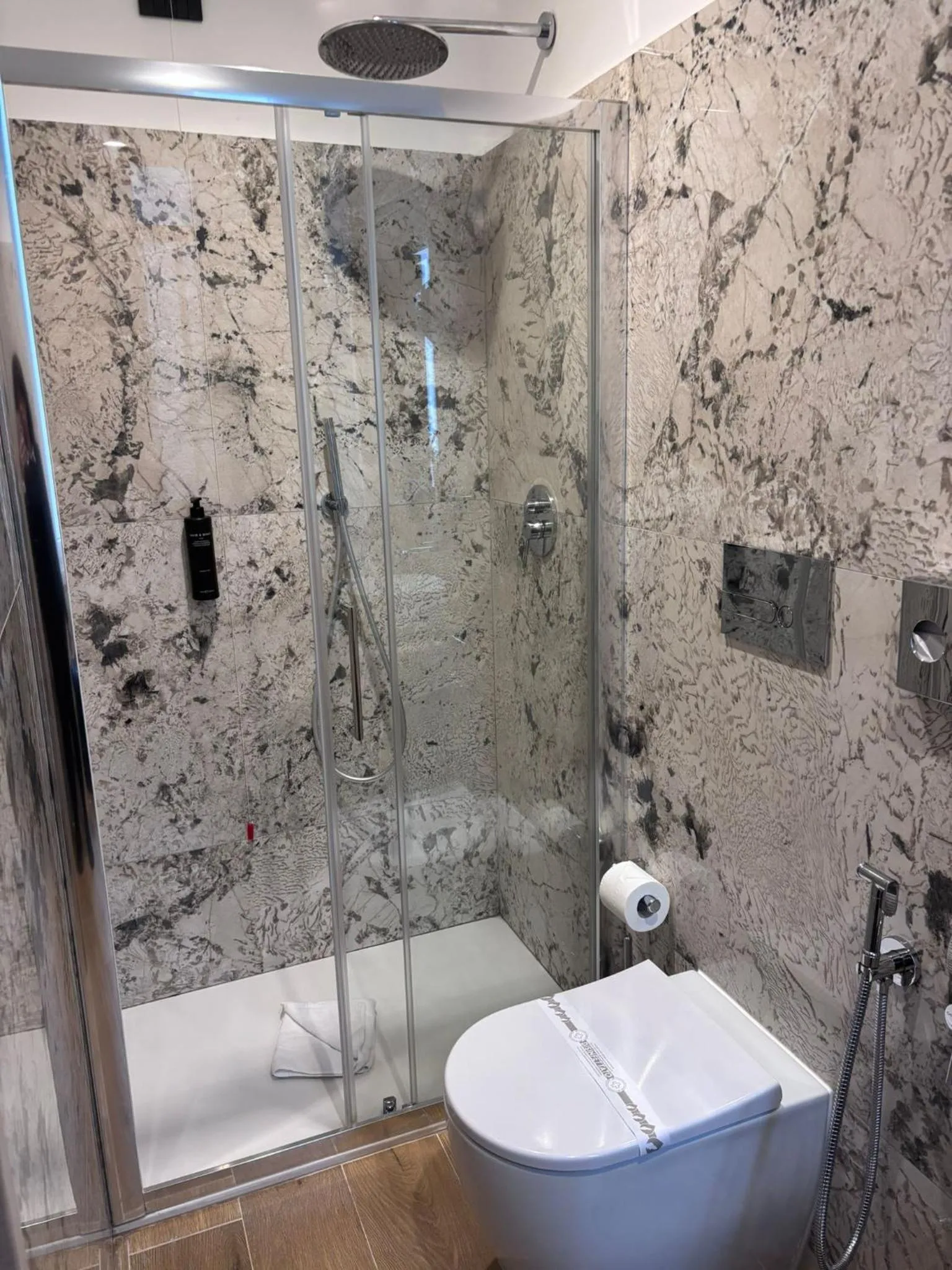 Shower in Hotel San Remo