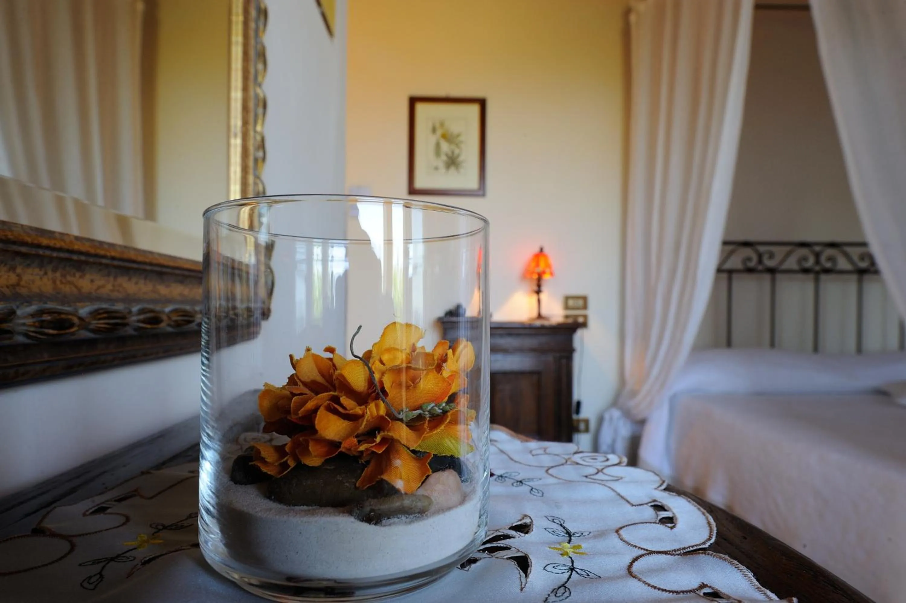 Decorative detail, Bed in Ripa Relais Colle Del Sole