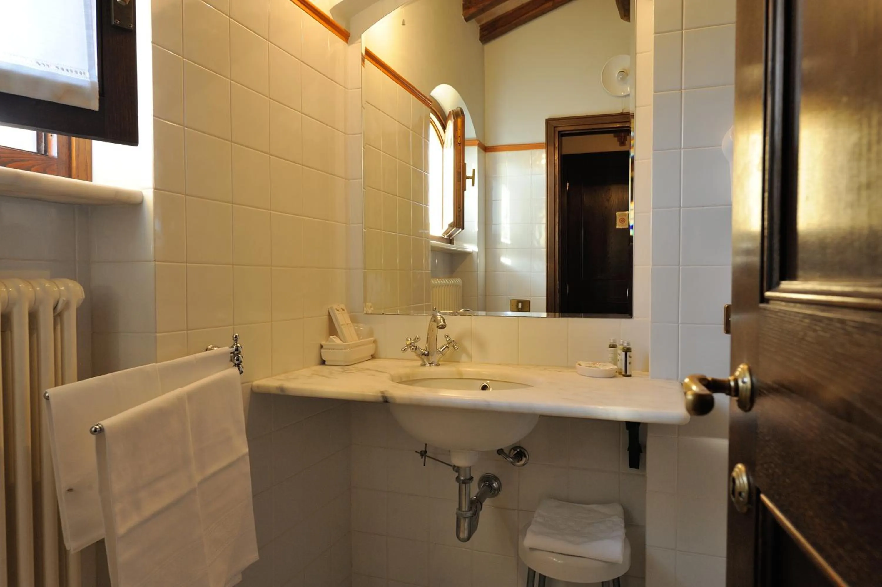 Toilet in Ripa Relais Colle Del Sole