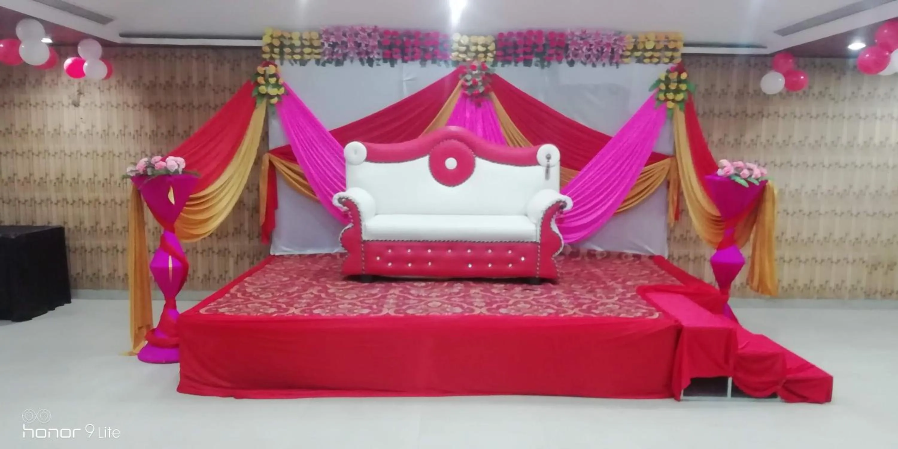 Bed in DIDI Hotel Alambagh