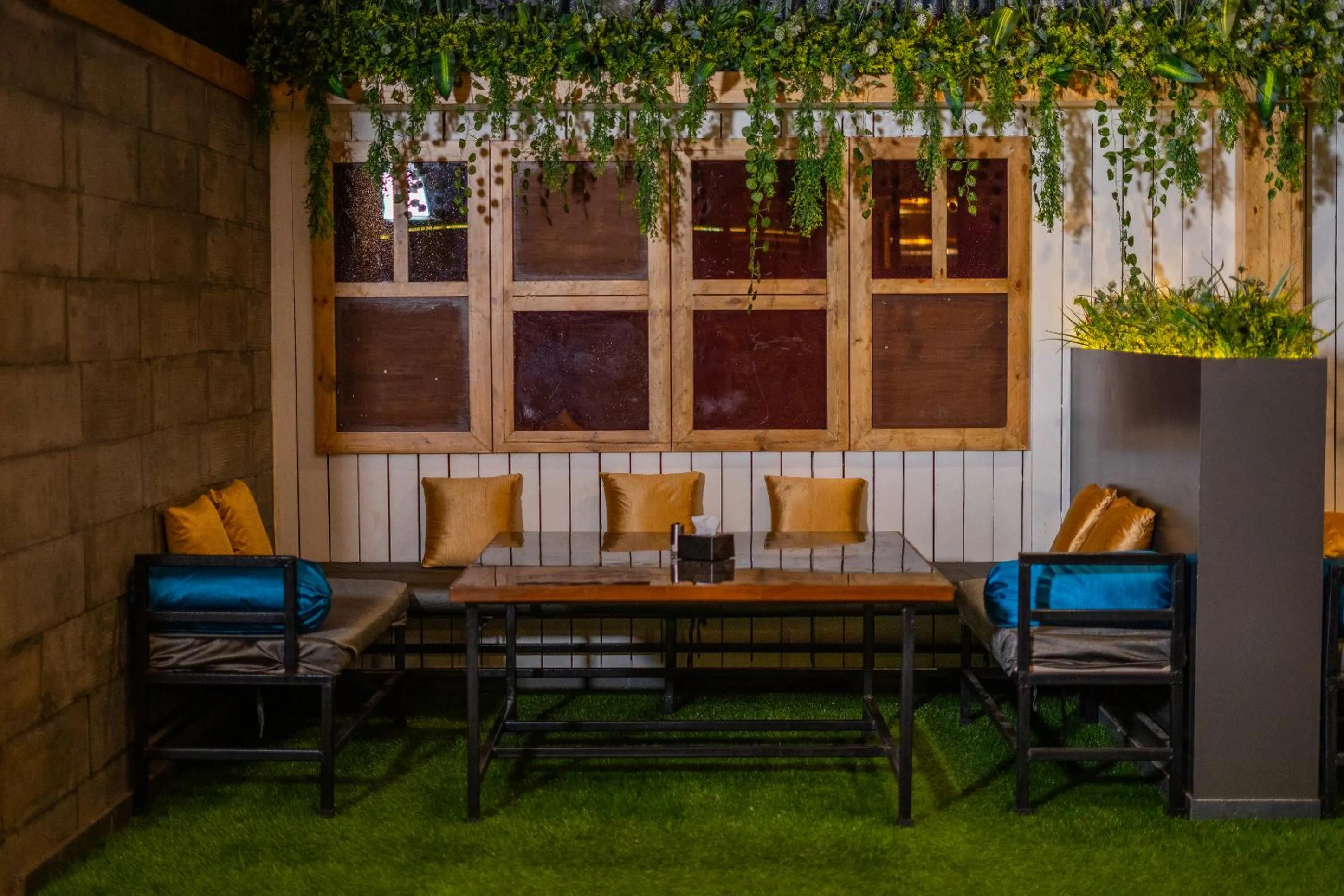 Restaurant/places to eat in Hotel Mari Aai Residency