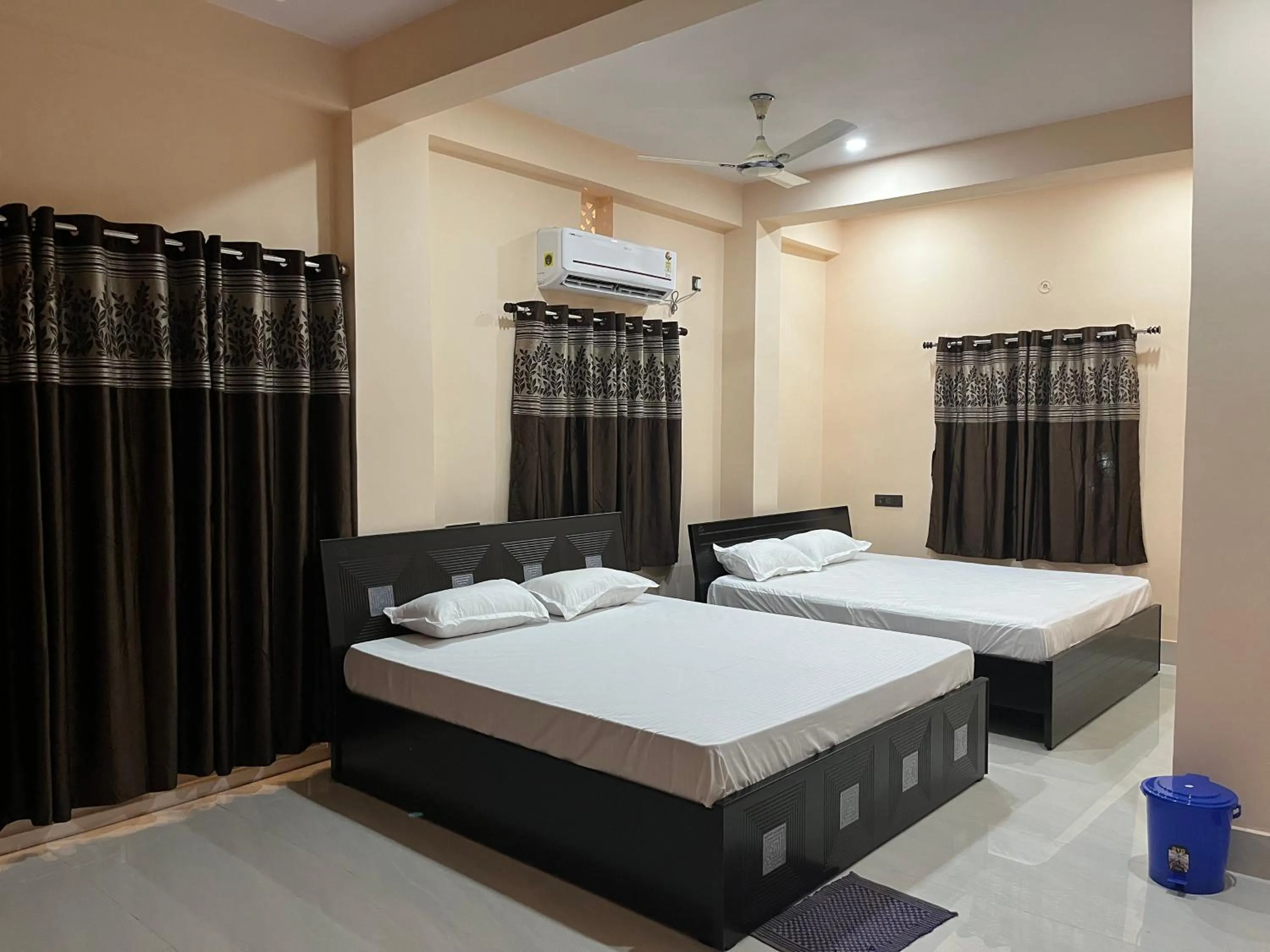 Bed in Hotel Krishna Paradise
