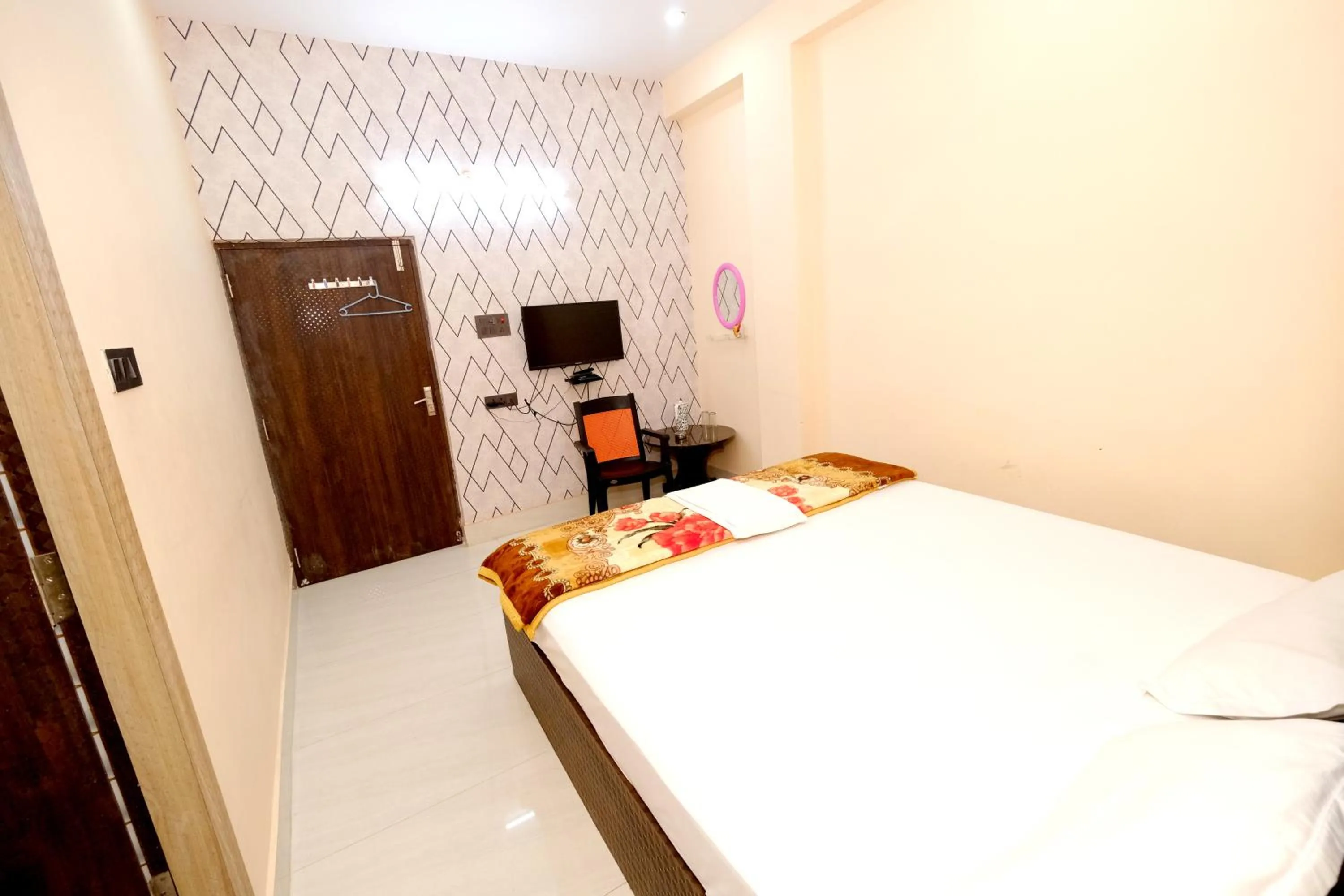 Bed in Hotel Krishna Paradise