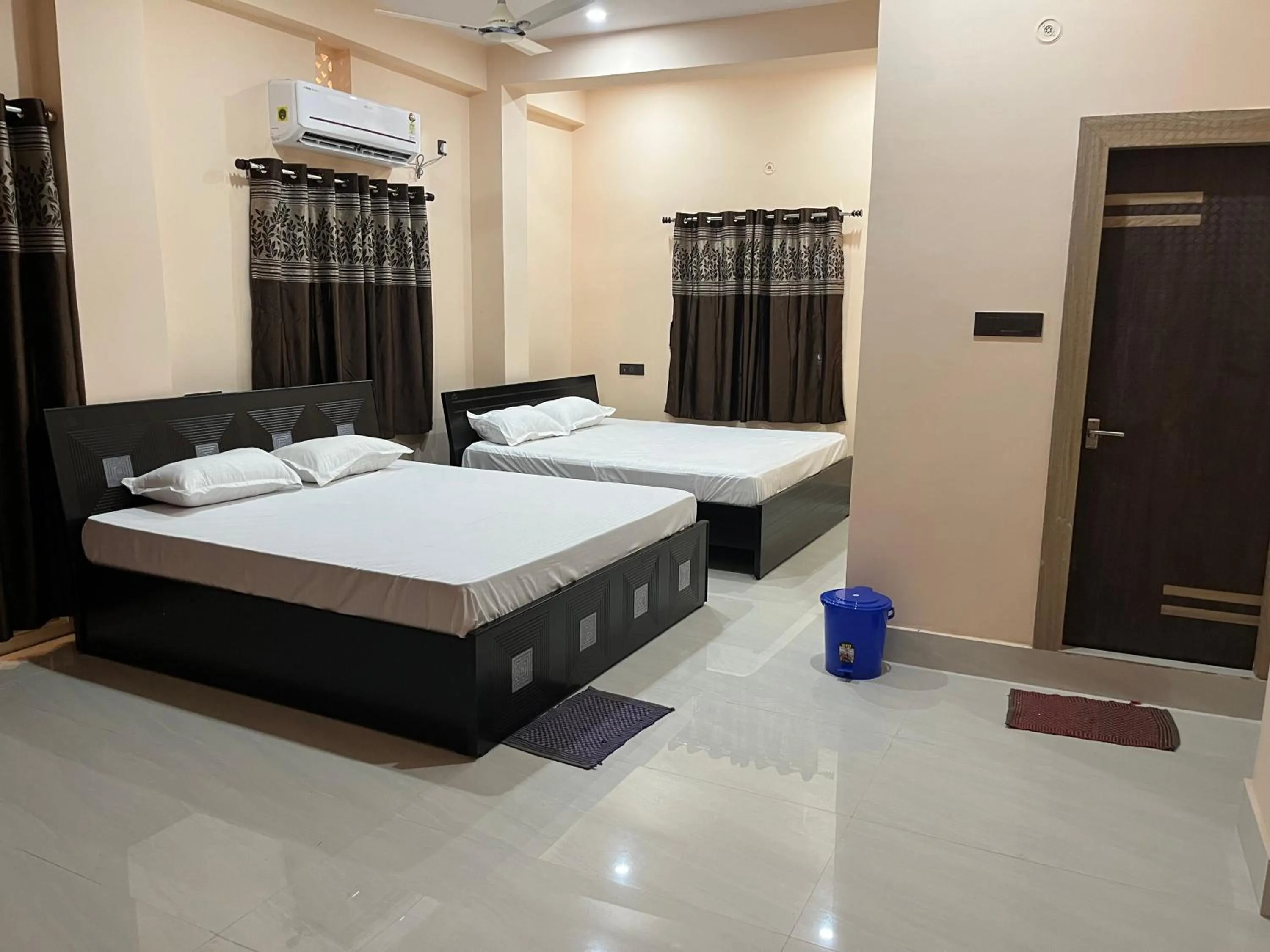 Bed in Hotel Krishna Paradise