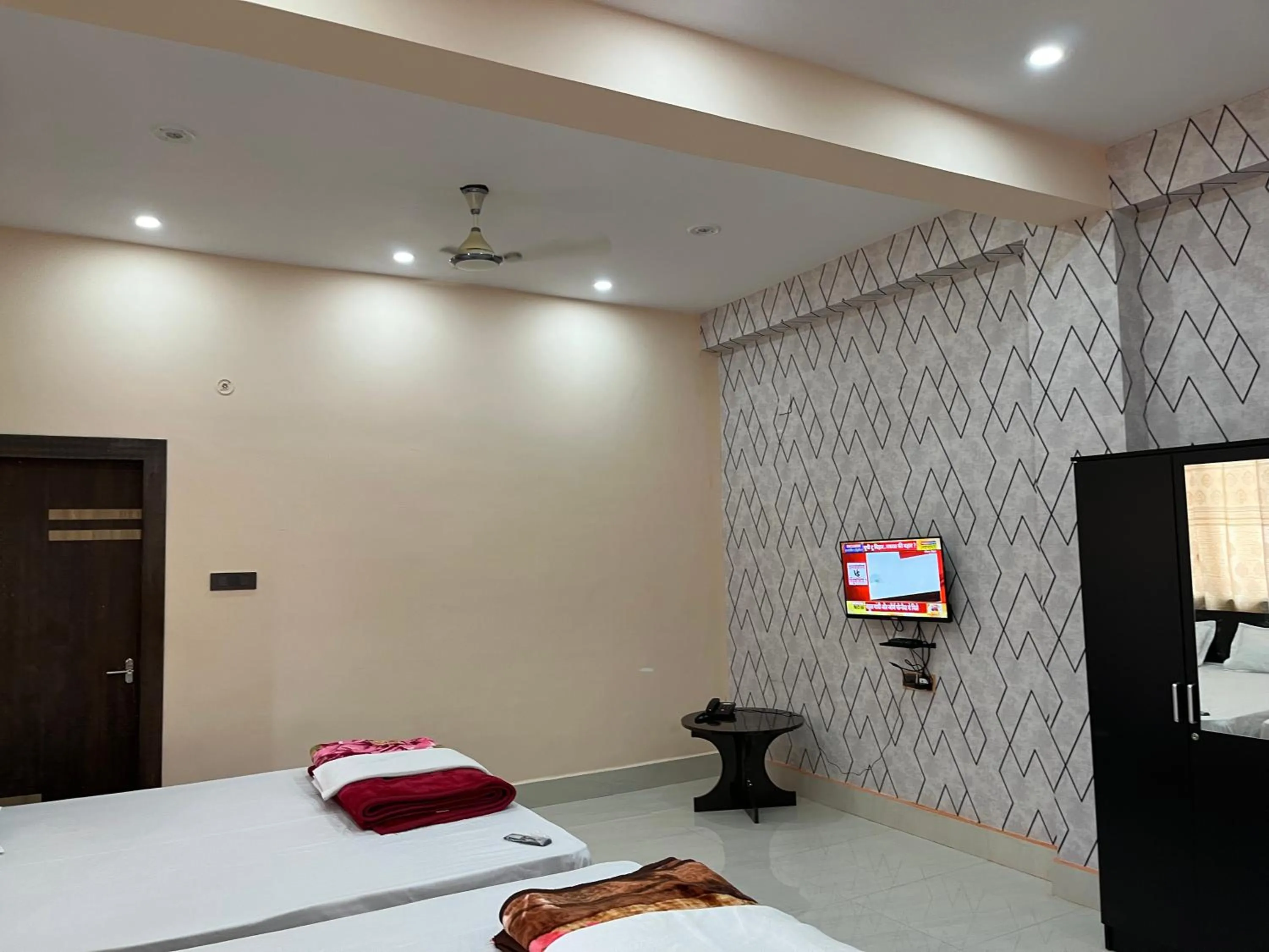 Bed in Hotel Krishna Paradise