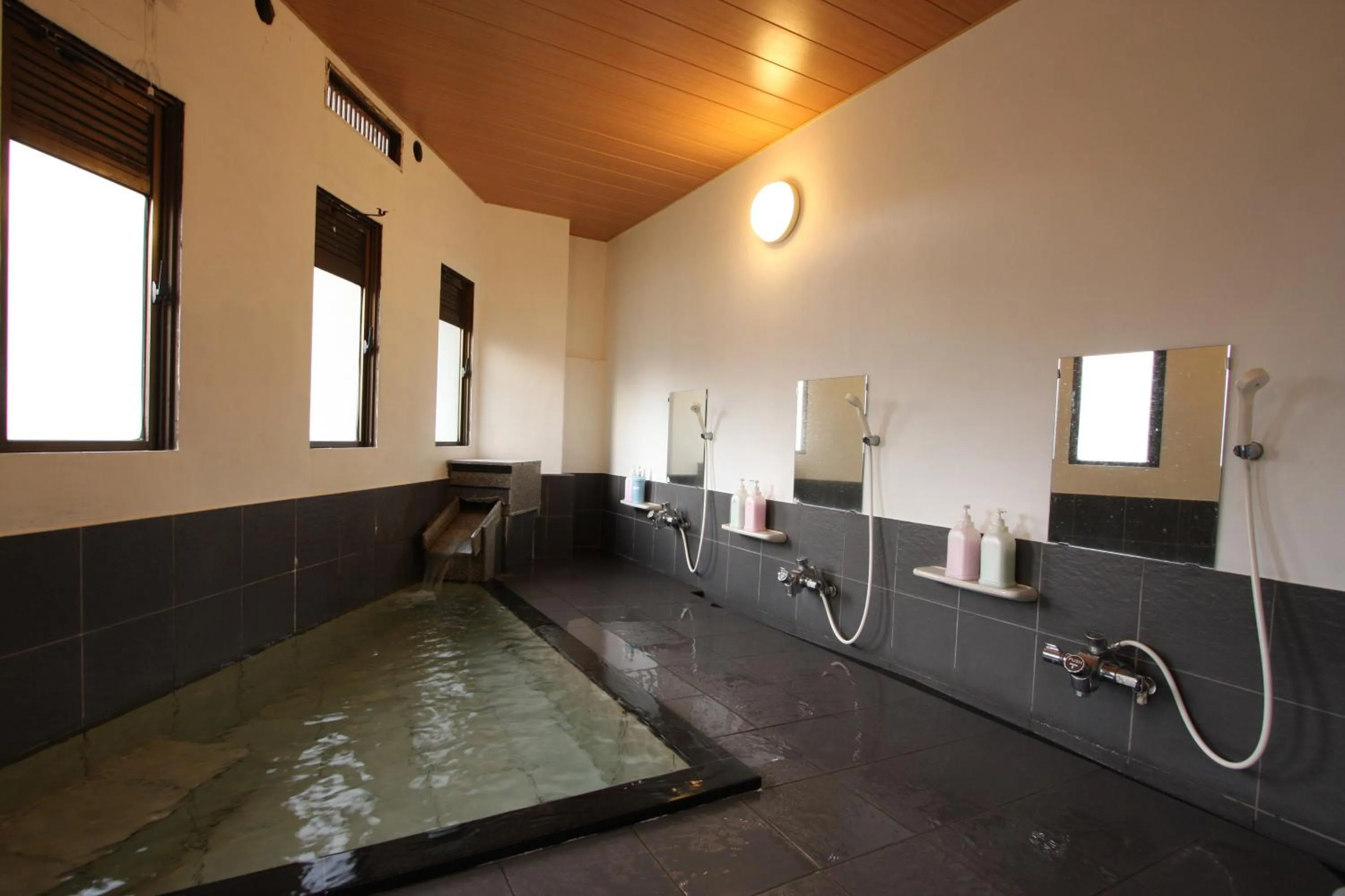 Hot Spring Bath in Kawahiro