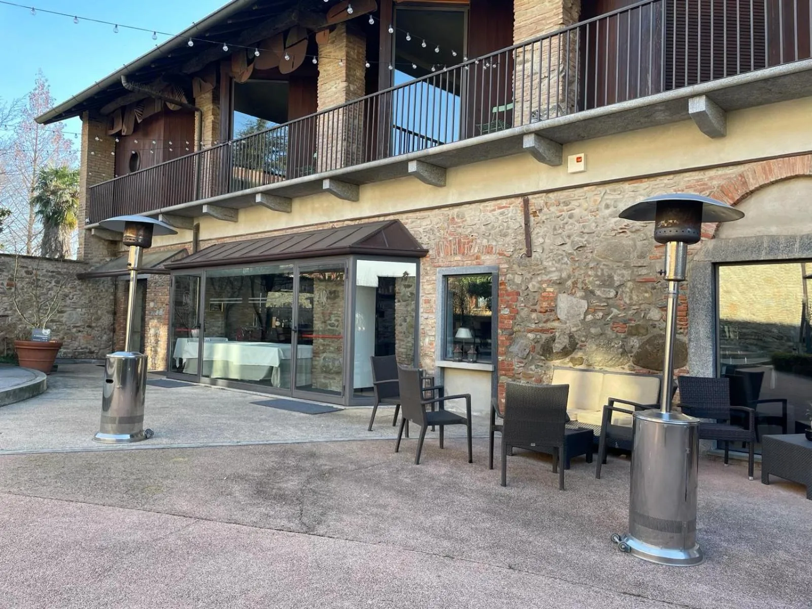 LEAR • Dining Club