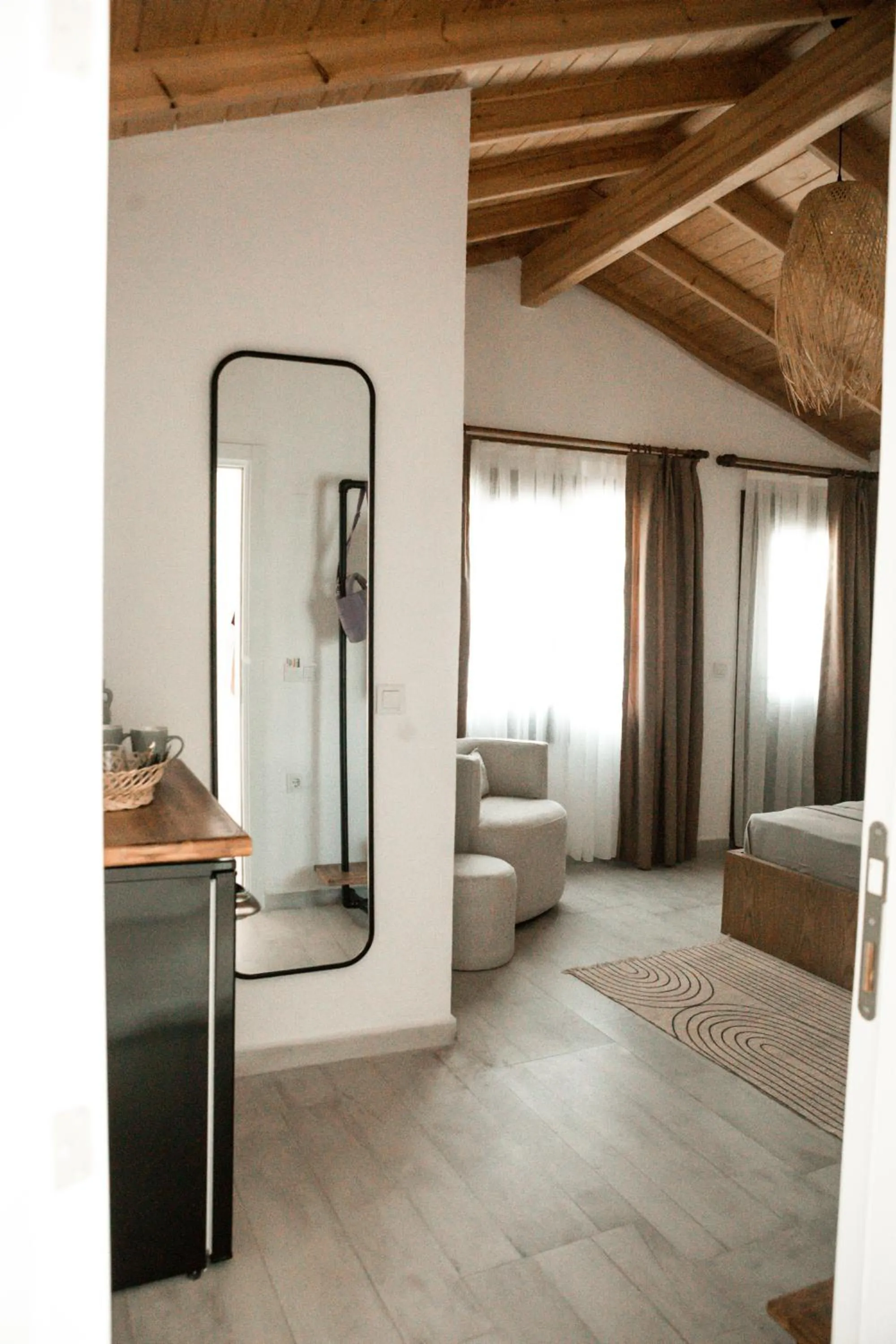 Photo of the whole room, Bed in Molo Urla