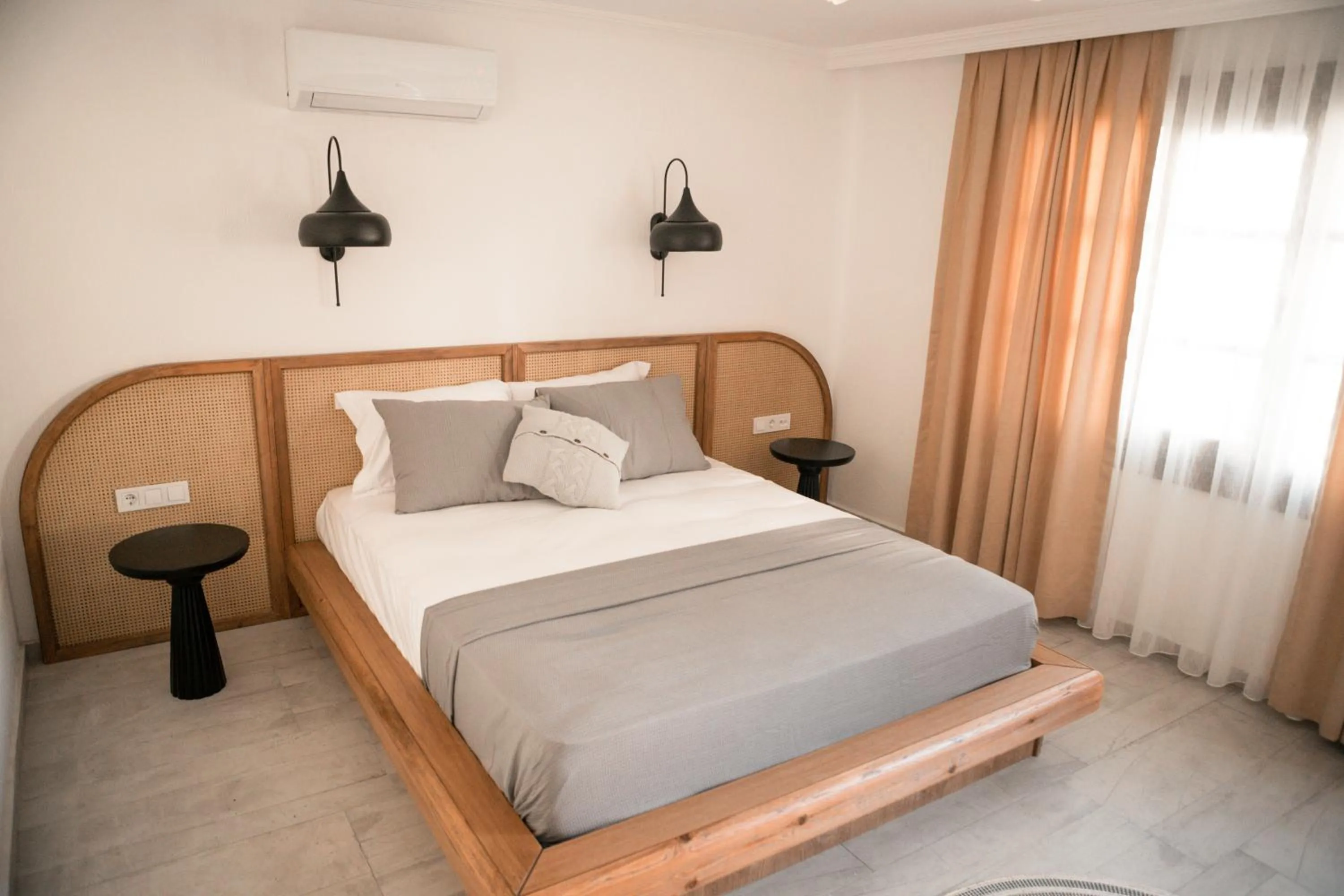 Bedroom, Bed in Molo Urla