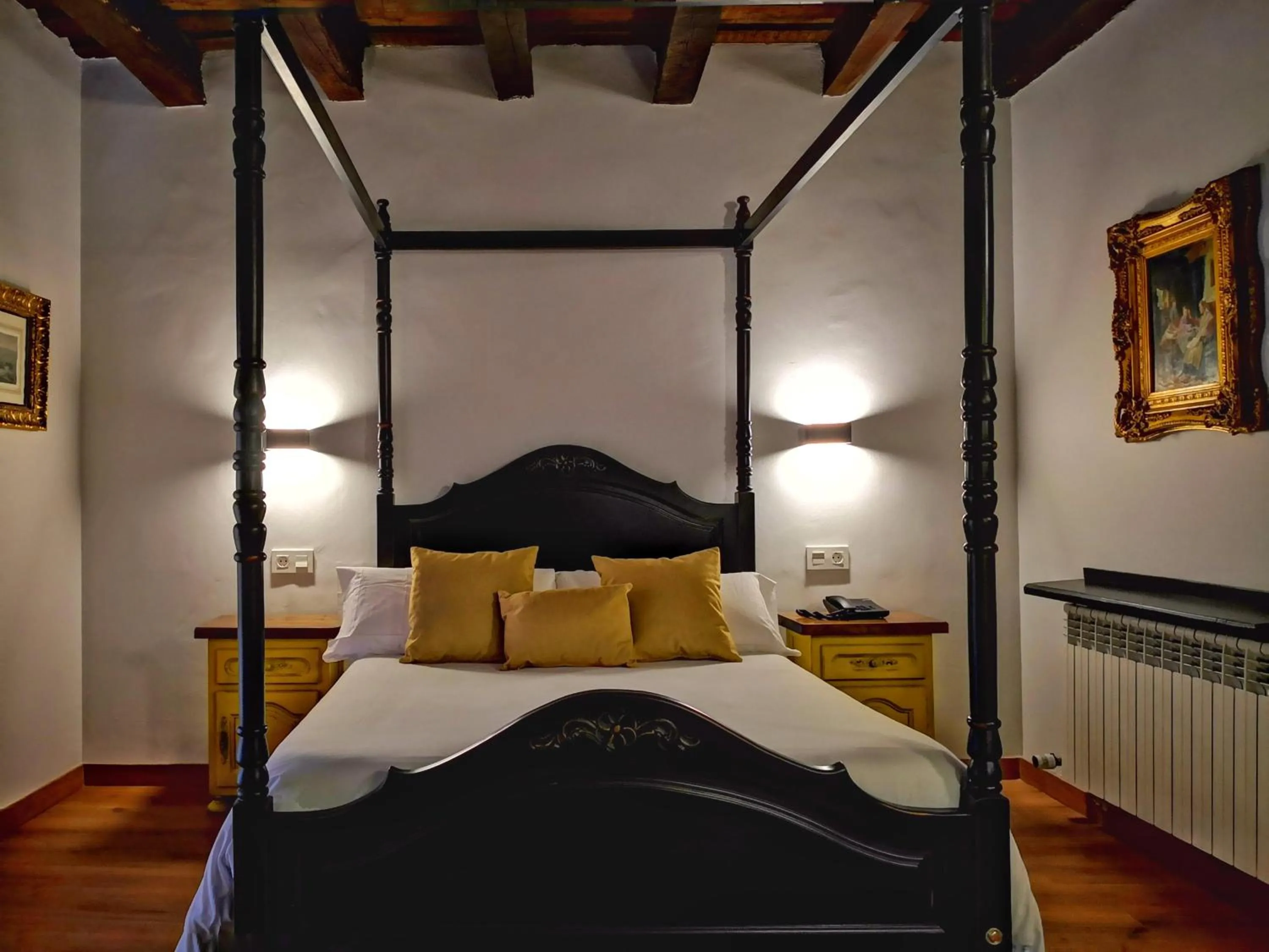 Bed in Palacio de Monjaraz