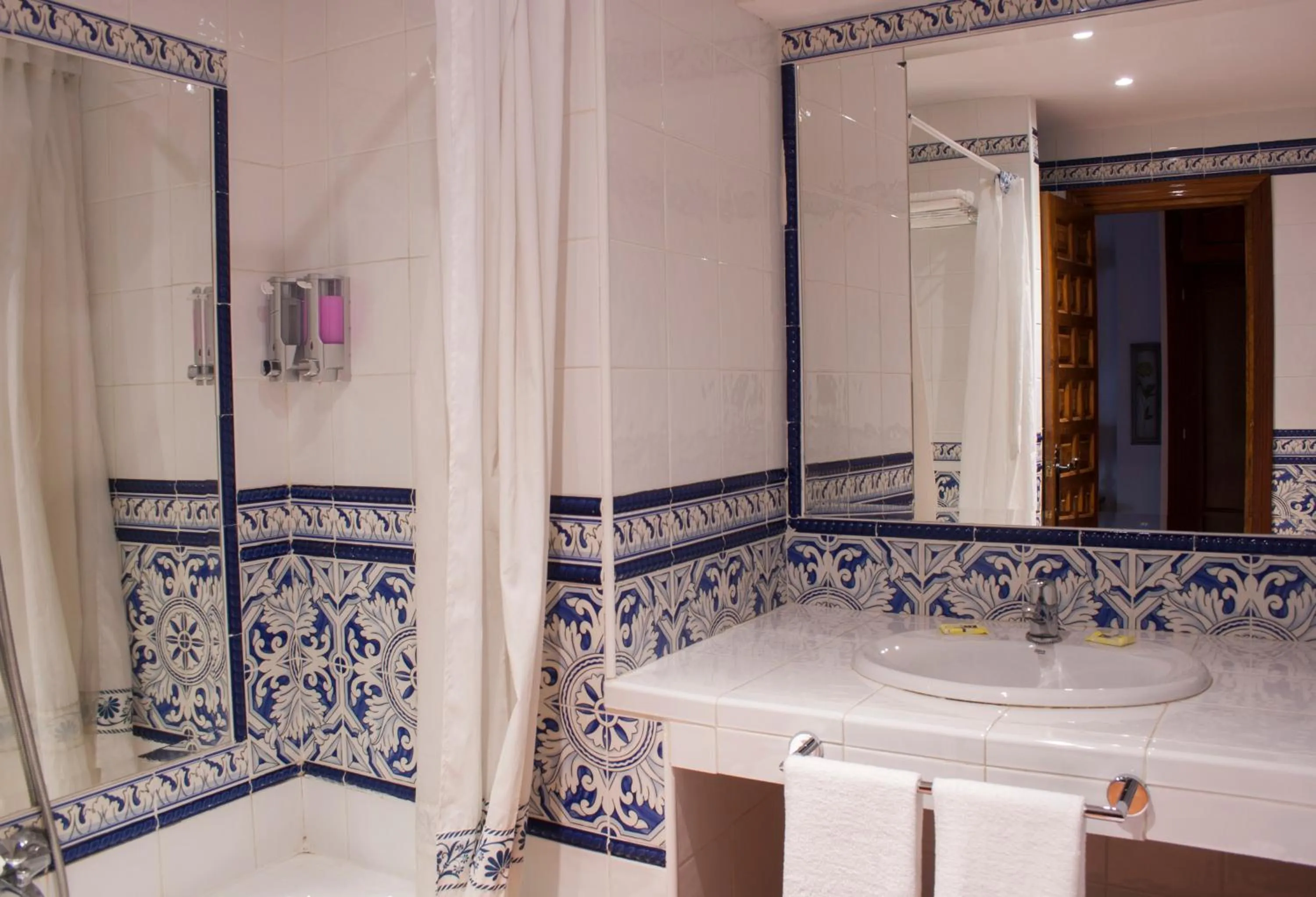 Bathroom in Palacio de Monjaraz