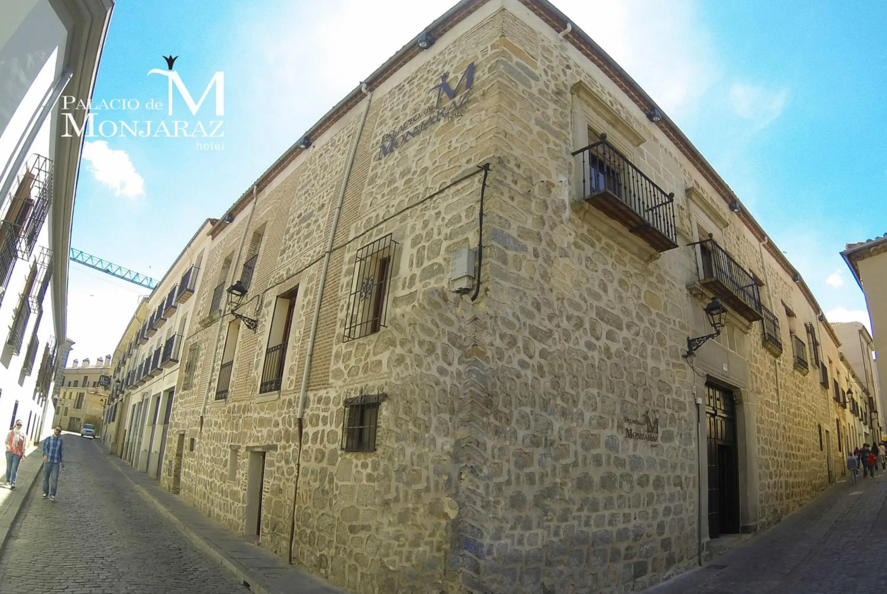 Facade/entrance in Palacio de Monjaraz