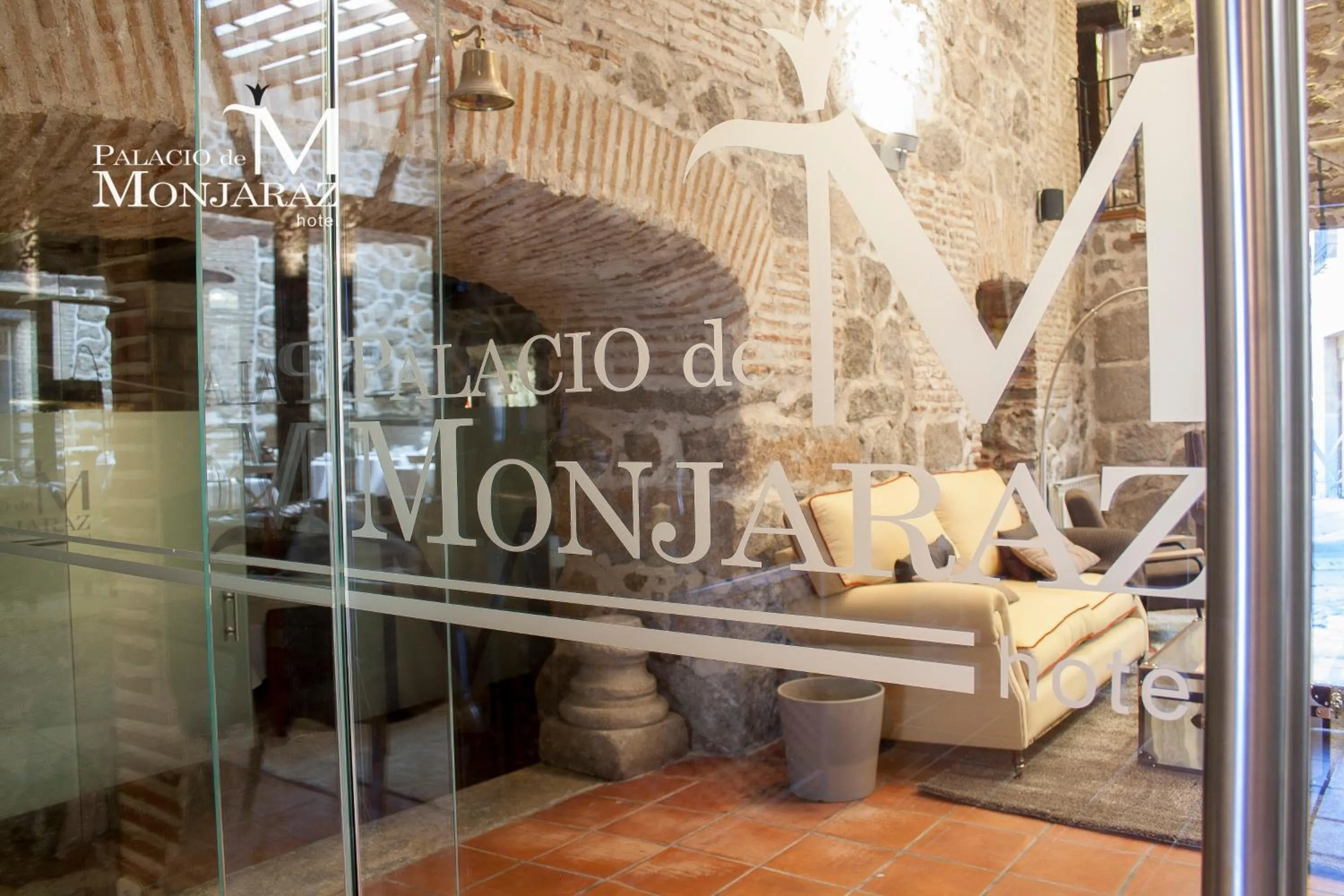 Property logo or sign in Palacio de Monjaraz