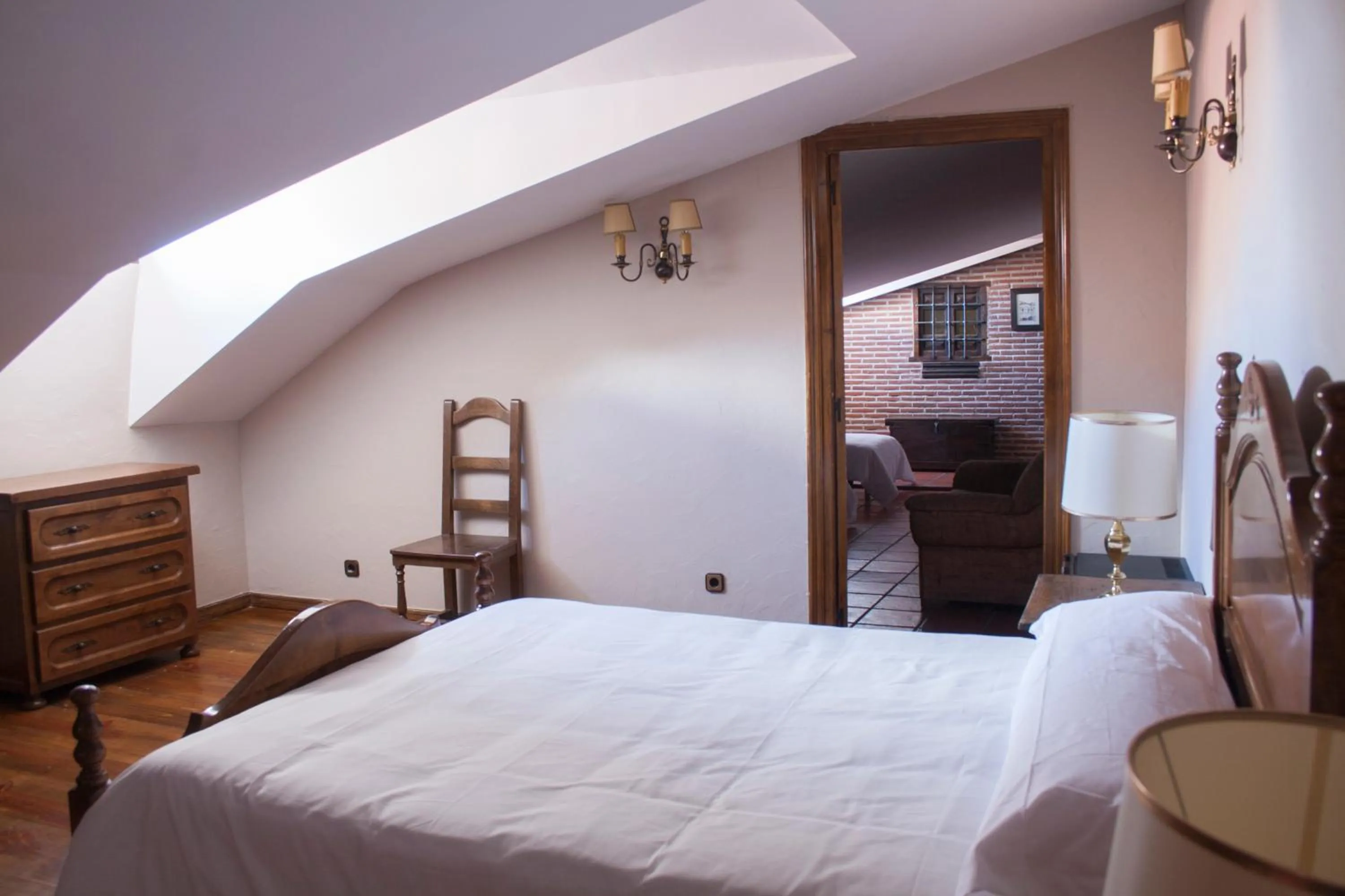 Photo of the whole room, Bed in Palacio de Monjaraz