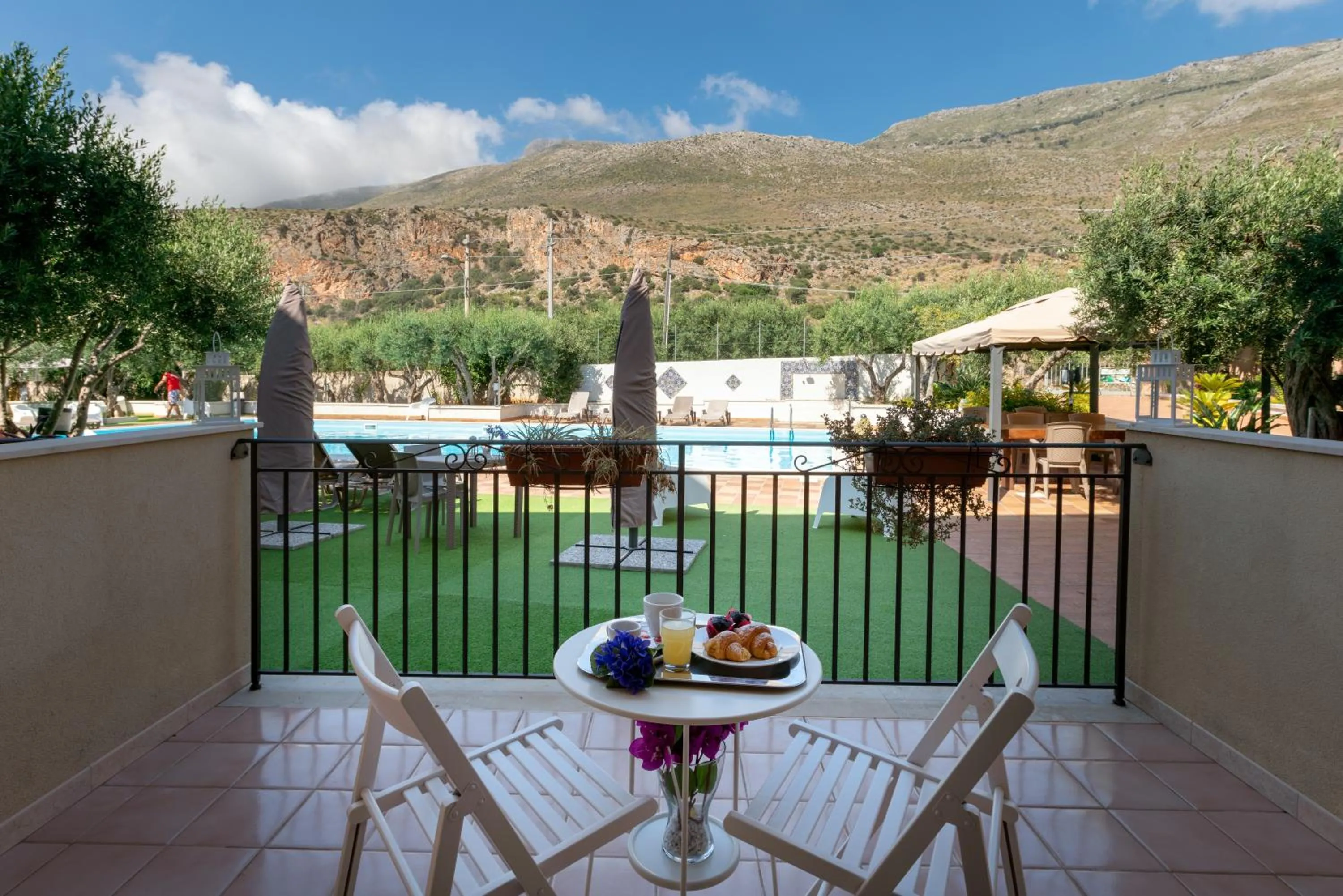 Pool view in Hotel Achibea