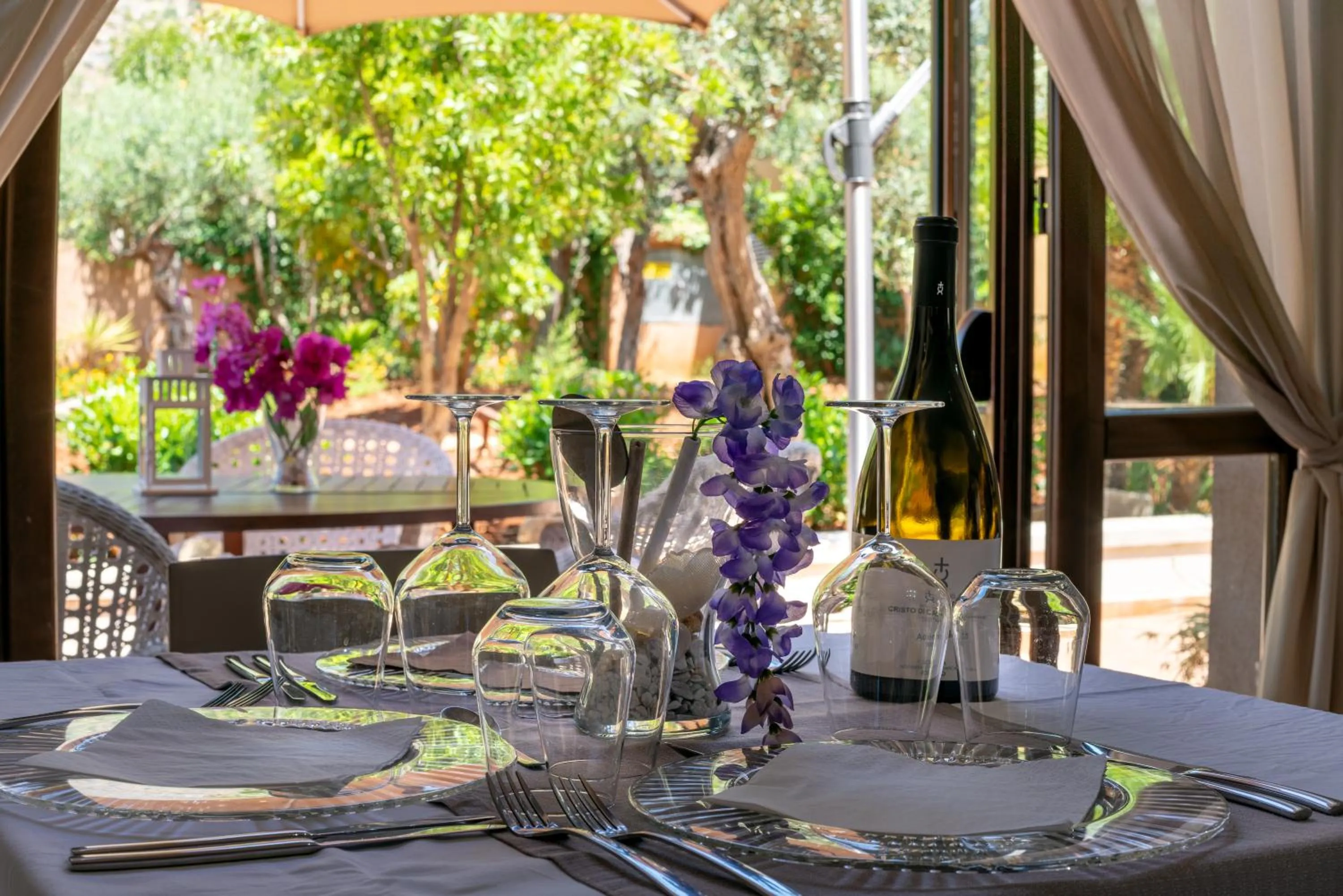 Restaurant/places to eat in Hotel Achibea