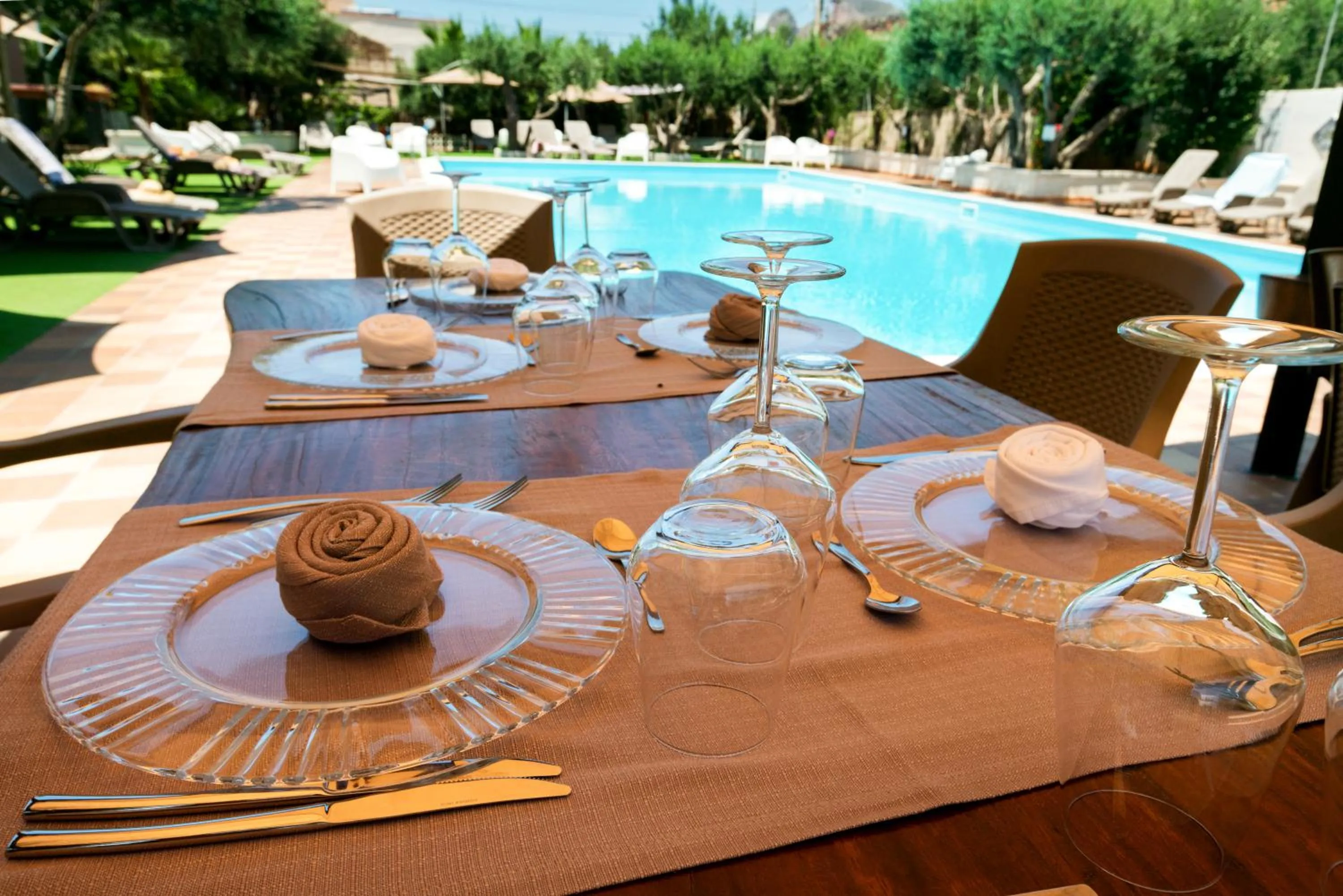 Restaurant/places to eat in Hotel Achibea