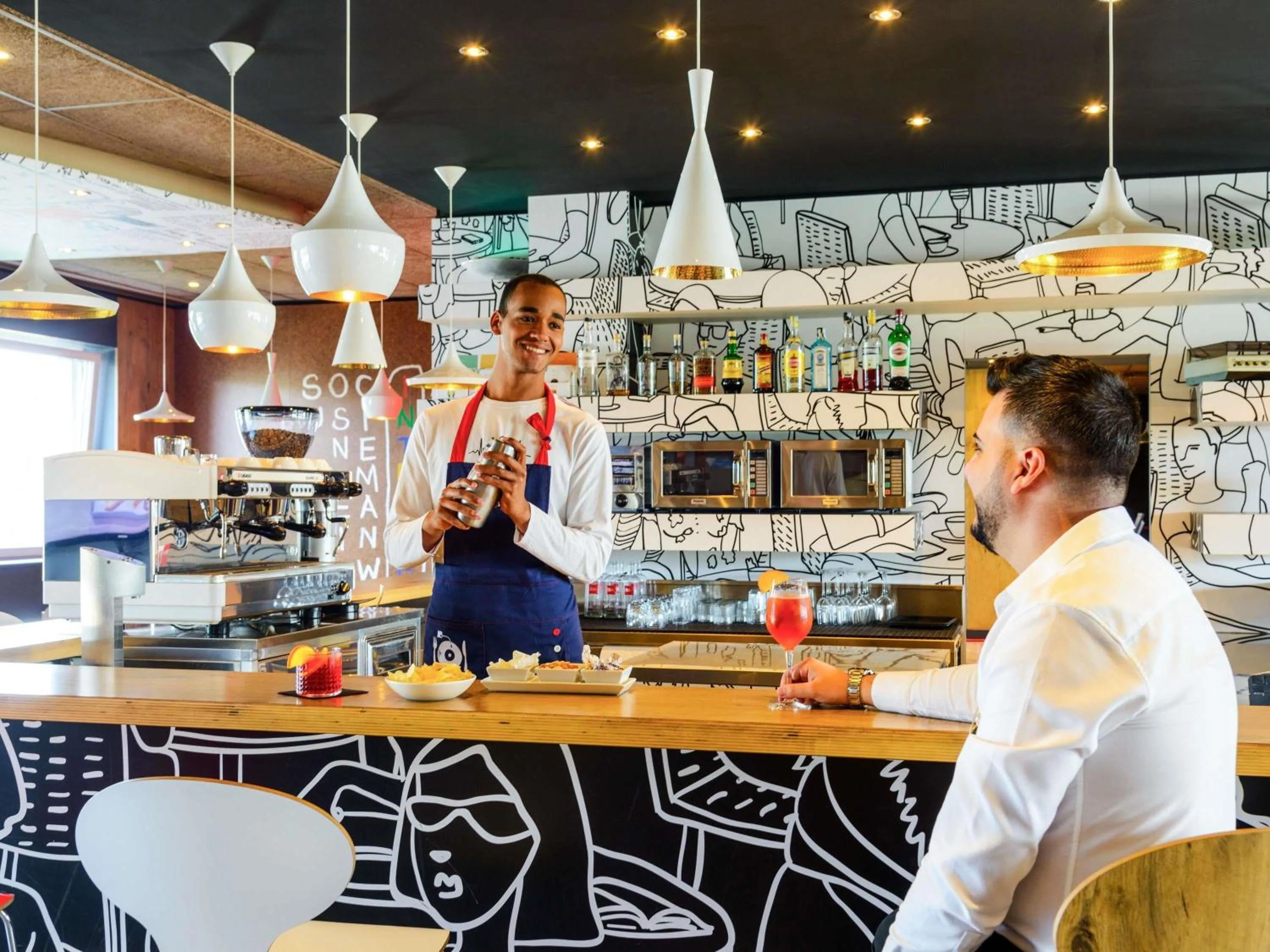 Lounge or bar in Ibis Milano Fiera