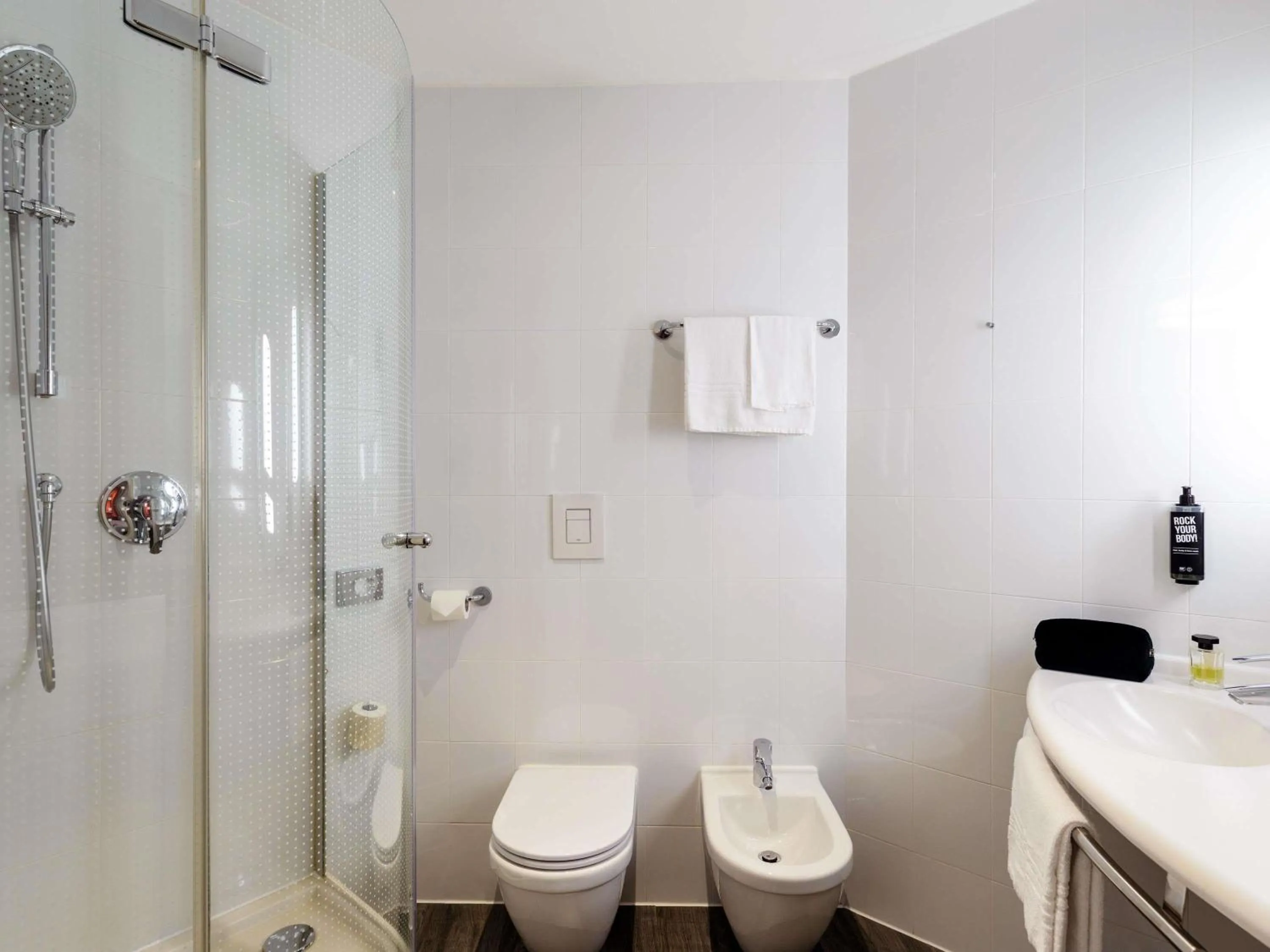 Bedroom in Ibis Milano Fiera