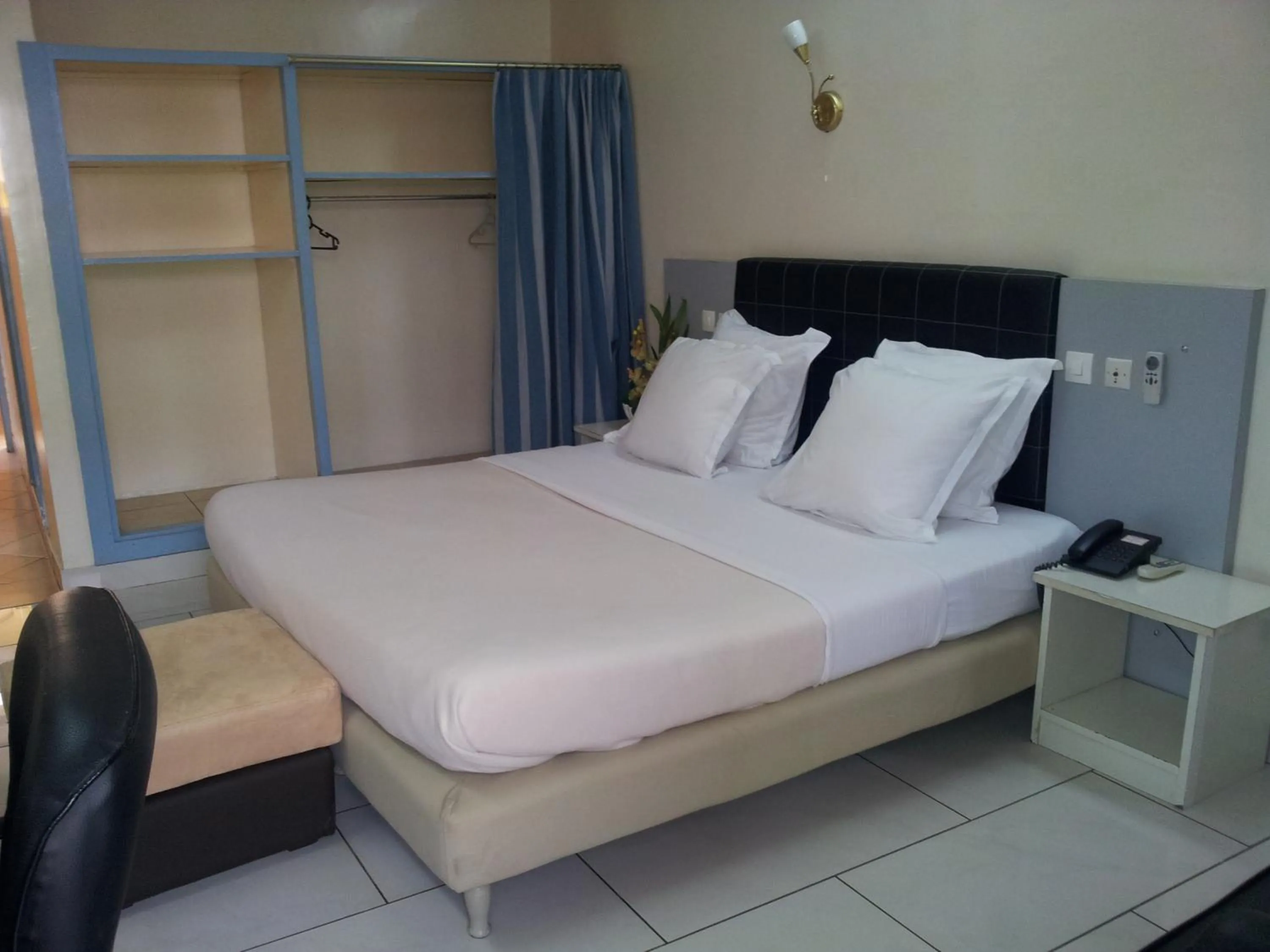 Bed in Golden Hôtel