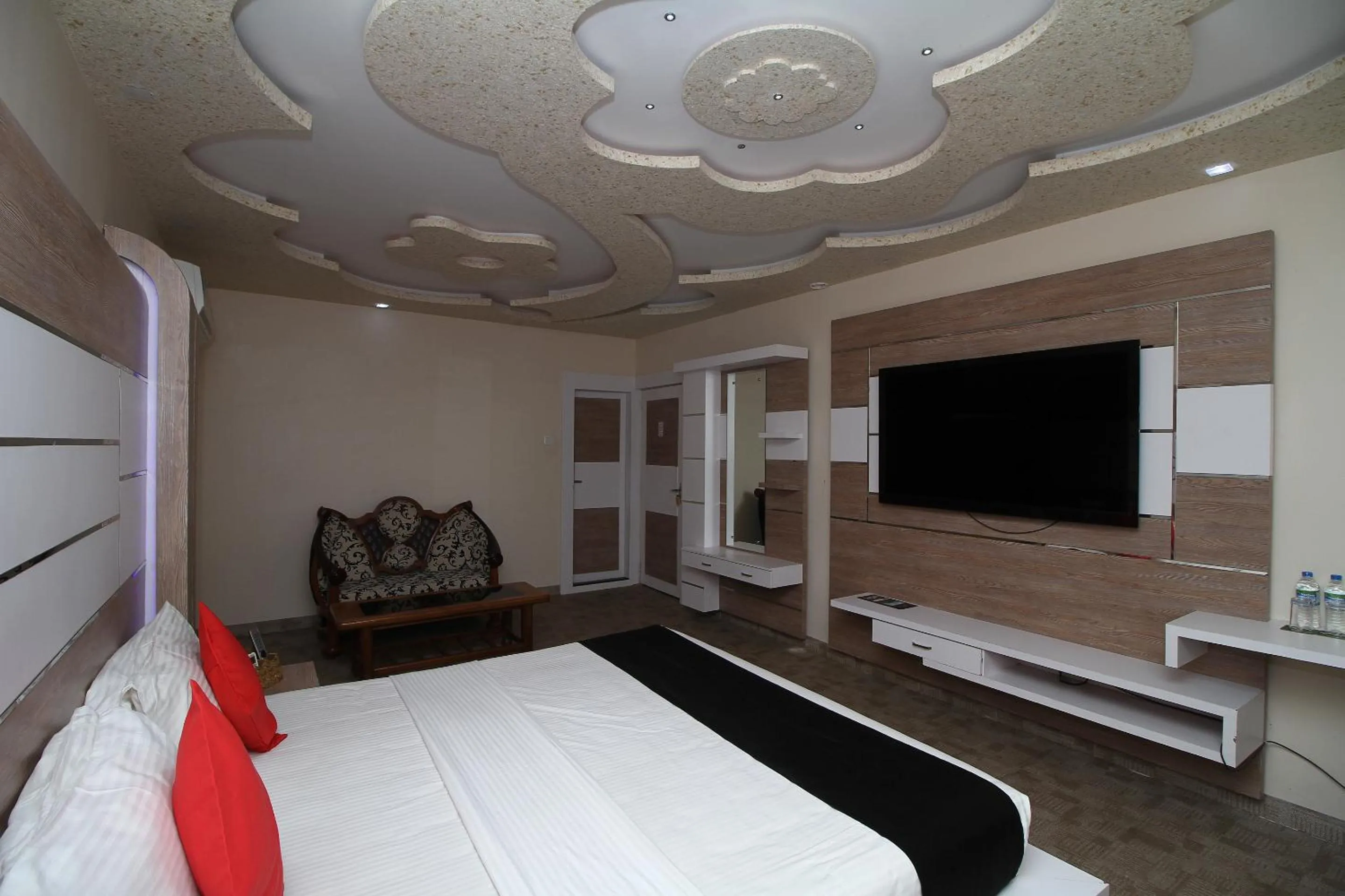 Bedroom in Royal Castle Hotel