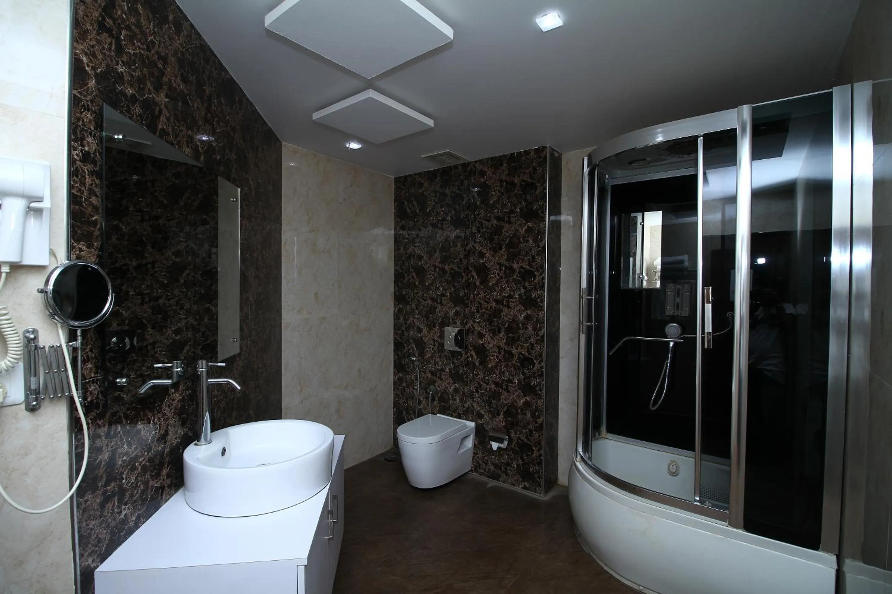 Bathroom in Royal Castle Hotel