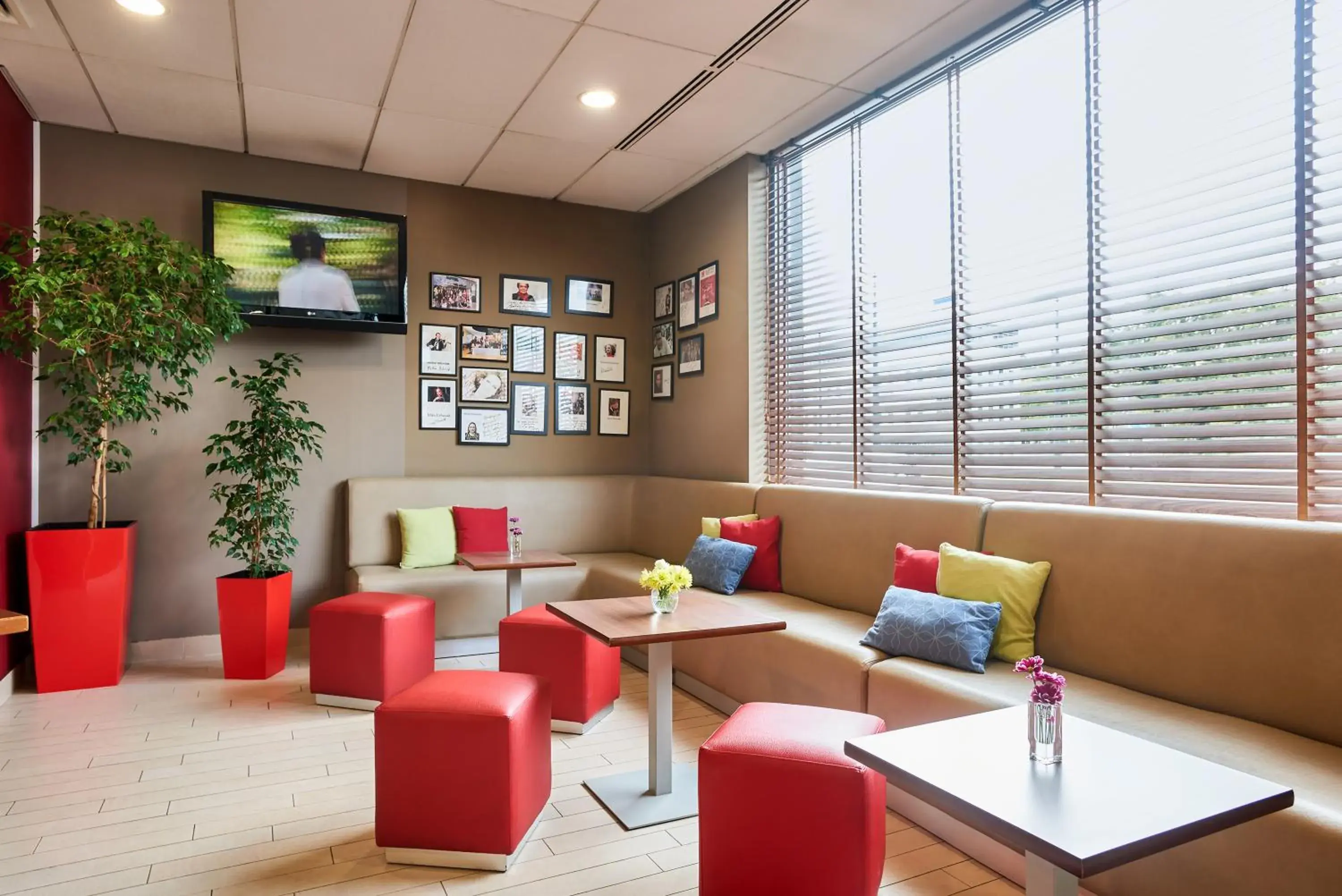 Lounge or bar in Campanile Łódź Lounge or bar in Campanile Łódź