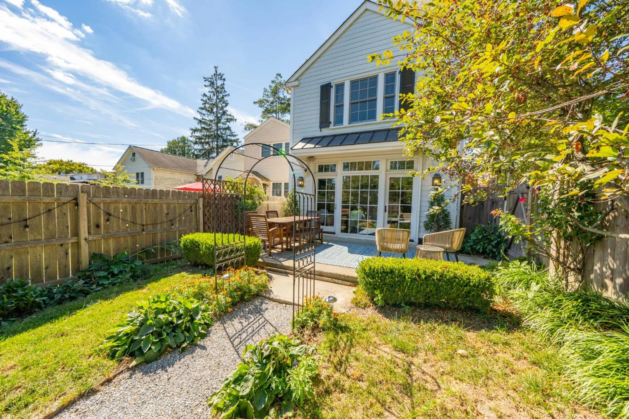 The Walton House - historic 3bd 2 5ba with parking