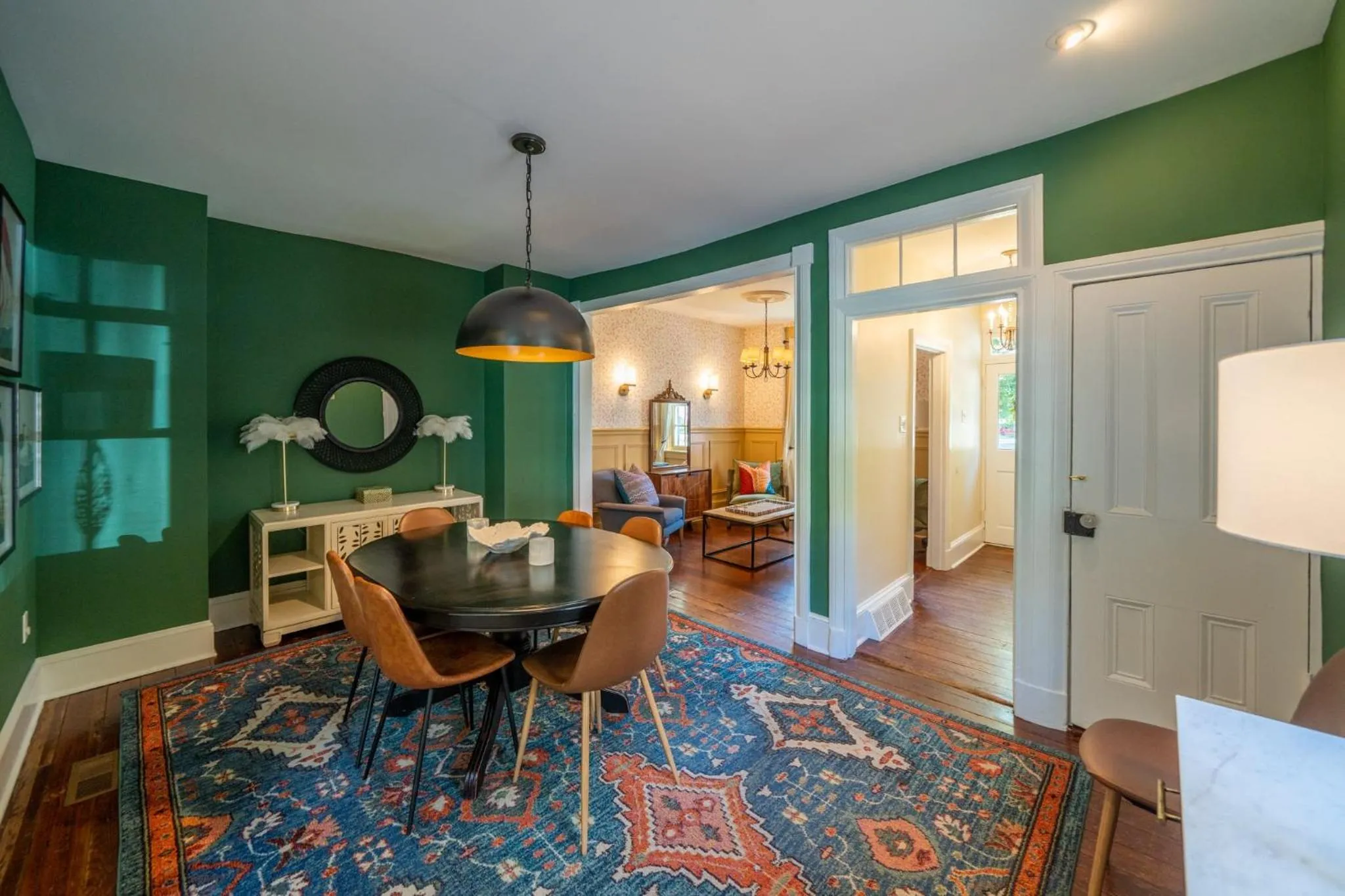 The Walton House - historic 3bd 2 5ba with parking