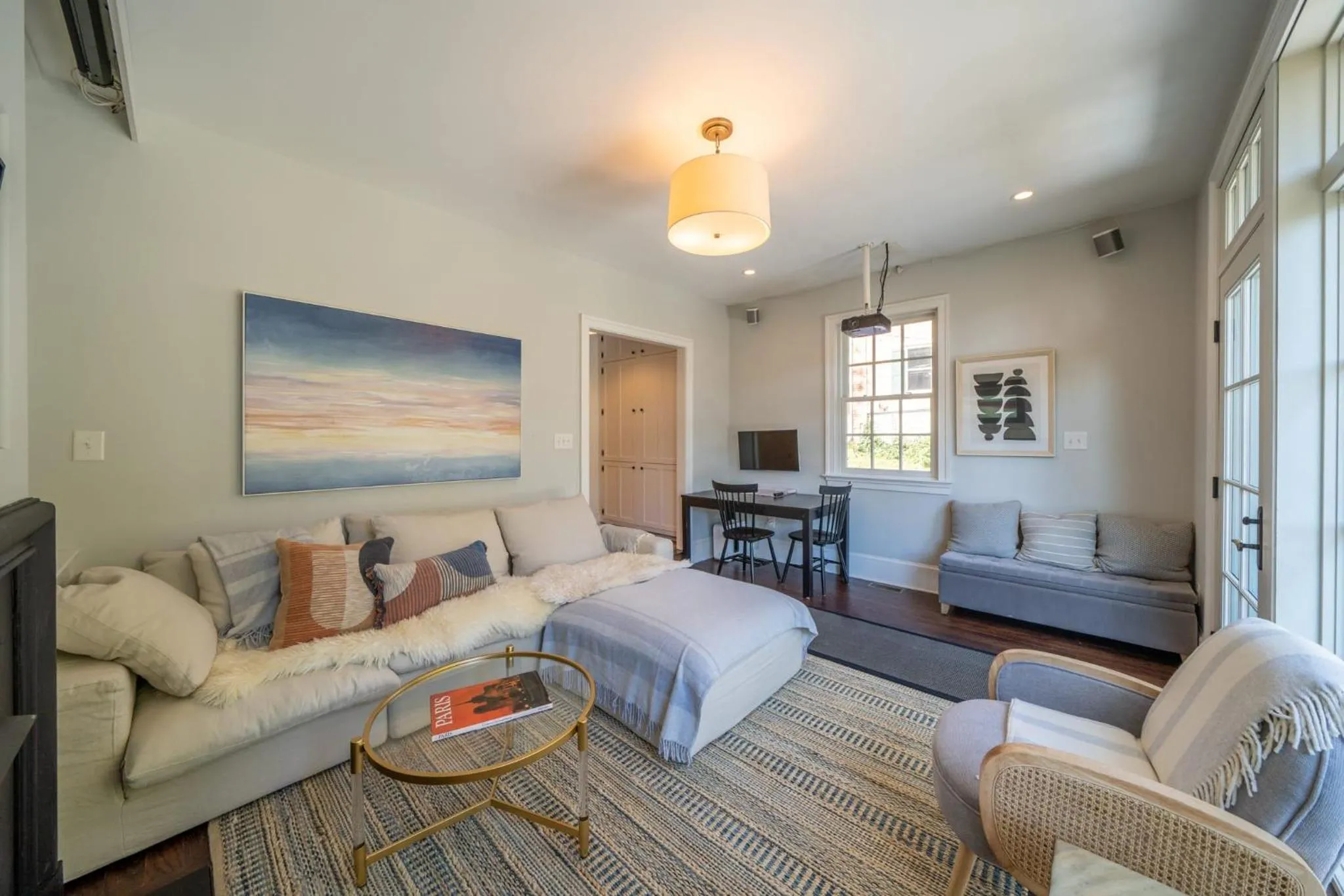 The Walton House - historic 3bd 2 5ba with parking