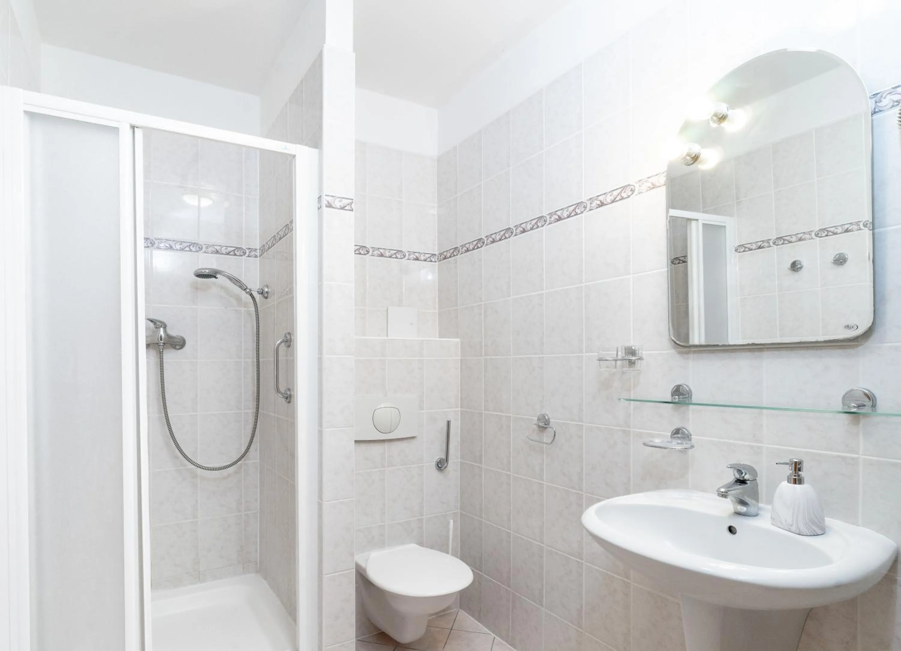 Toilet in Hotel Paris